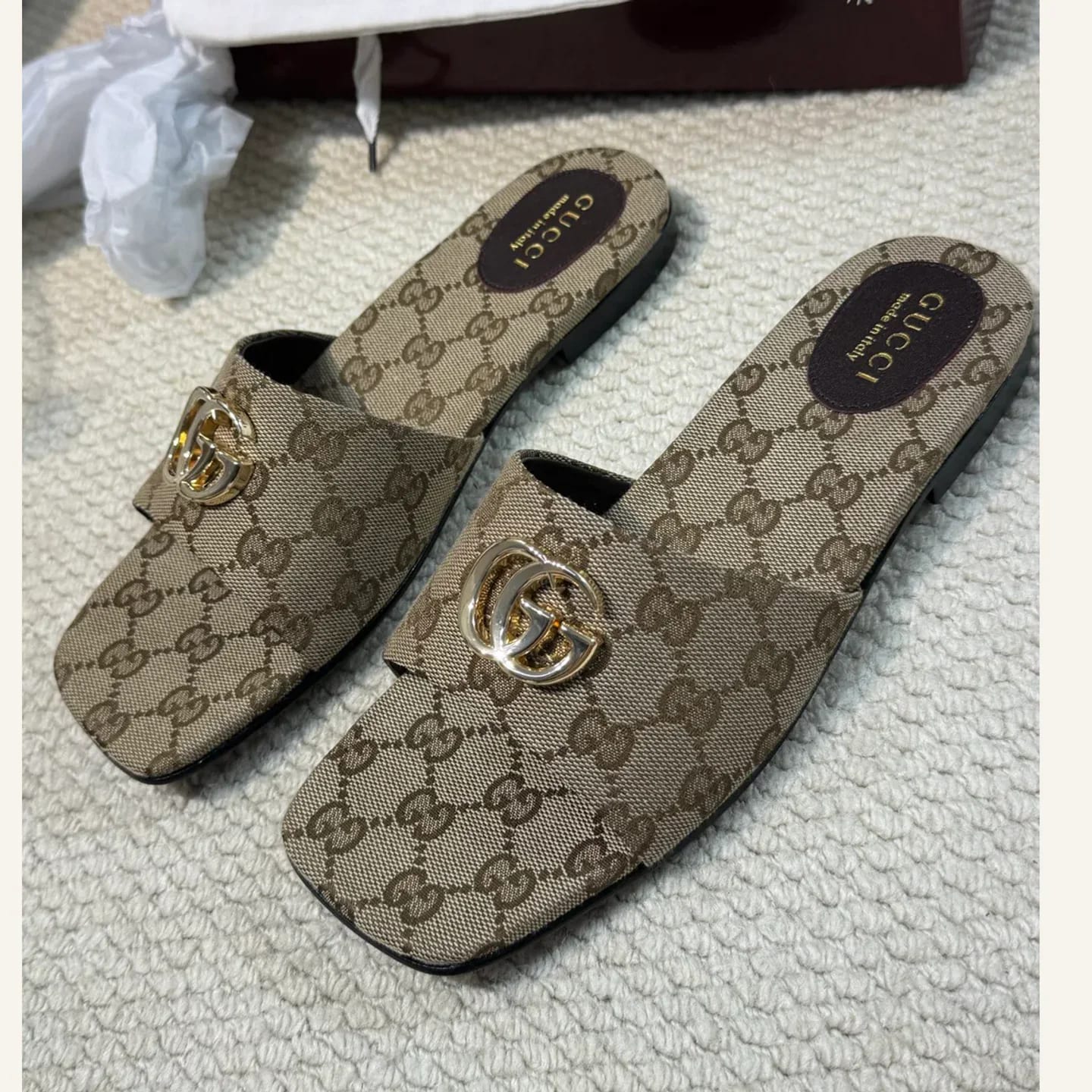 Gucci Interlocking G Monogram Slide 縮圖 1