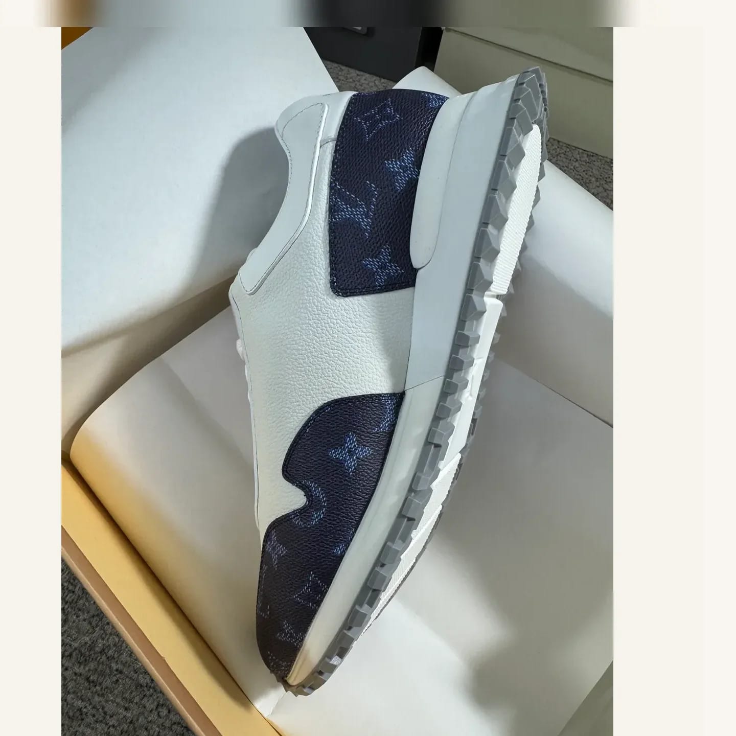 Louis Vuitton Run Away Sneaker 縮圖 4