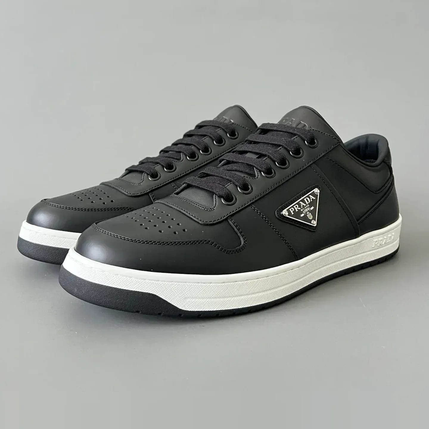 Prada Downtown Leather Sneakers 縮圖 1
