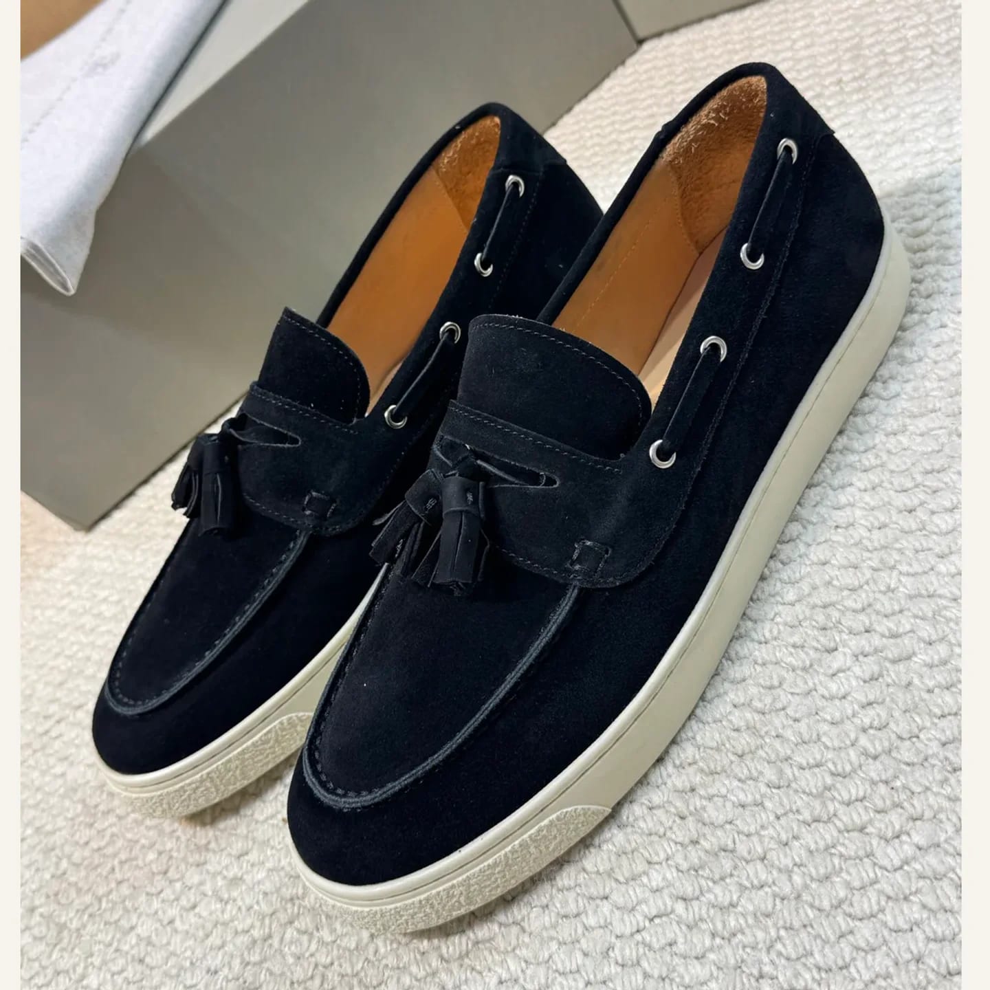 Brunello Cucinelli Suede Tassel Loafer 縮圖 1