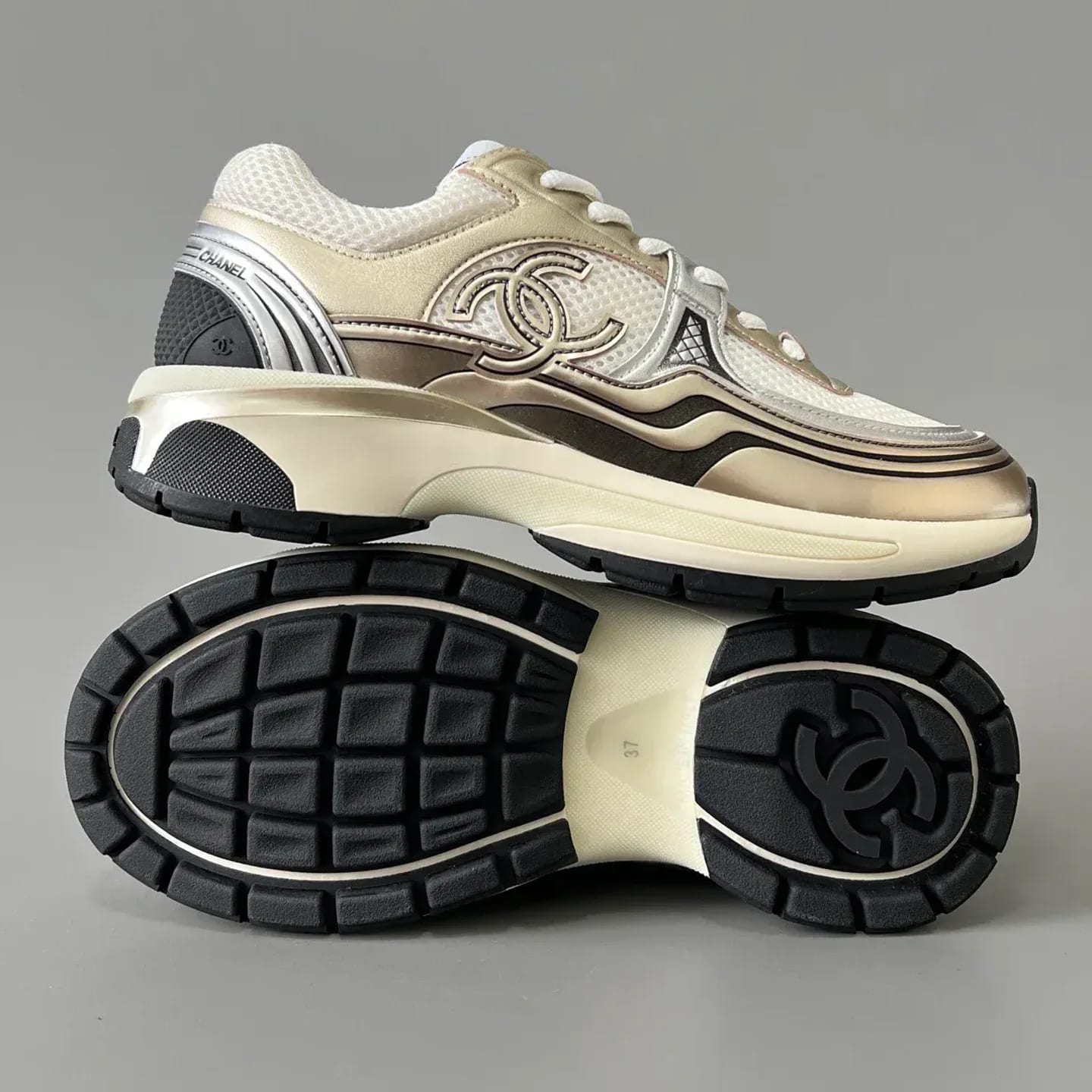 Chanel Laminated Calfskin & Suede Calfskin Sneakers 縮圖 4