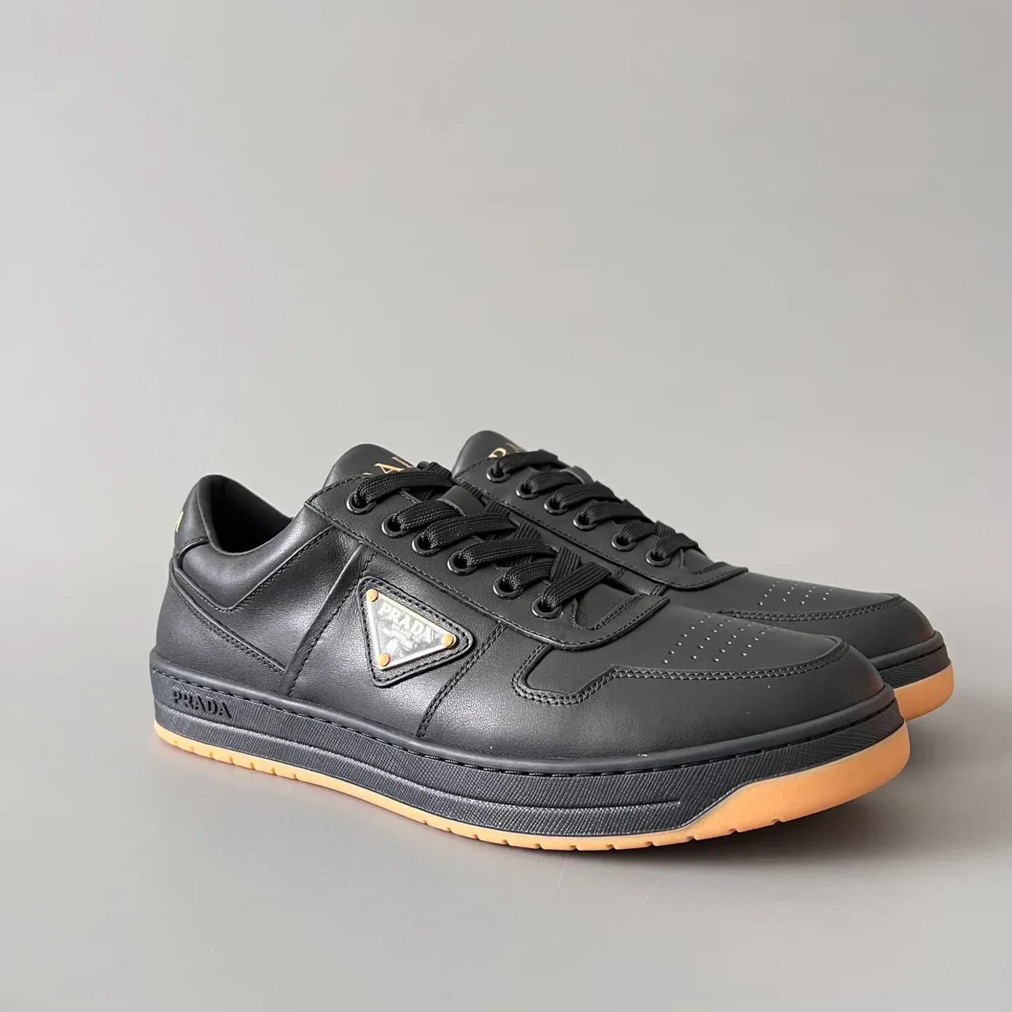 Prada Downtown Leather Sneakers 縮圖 2