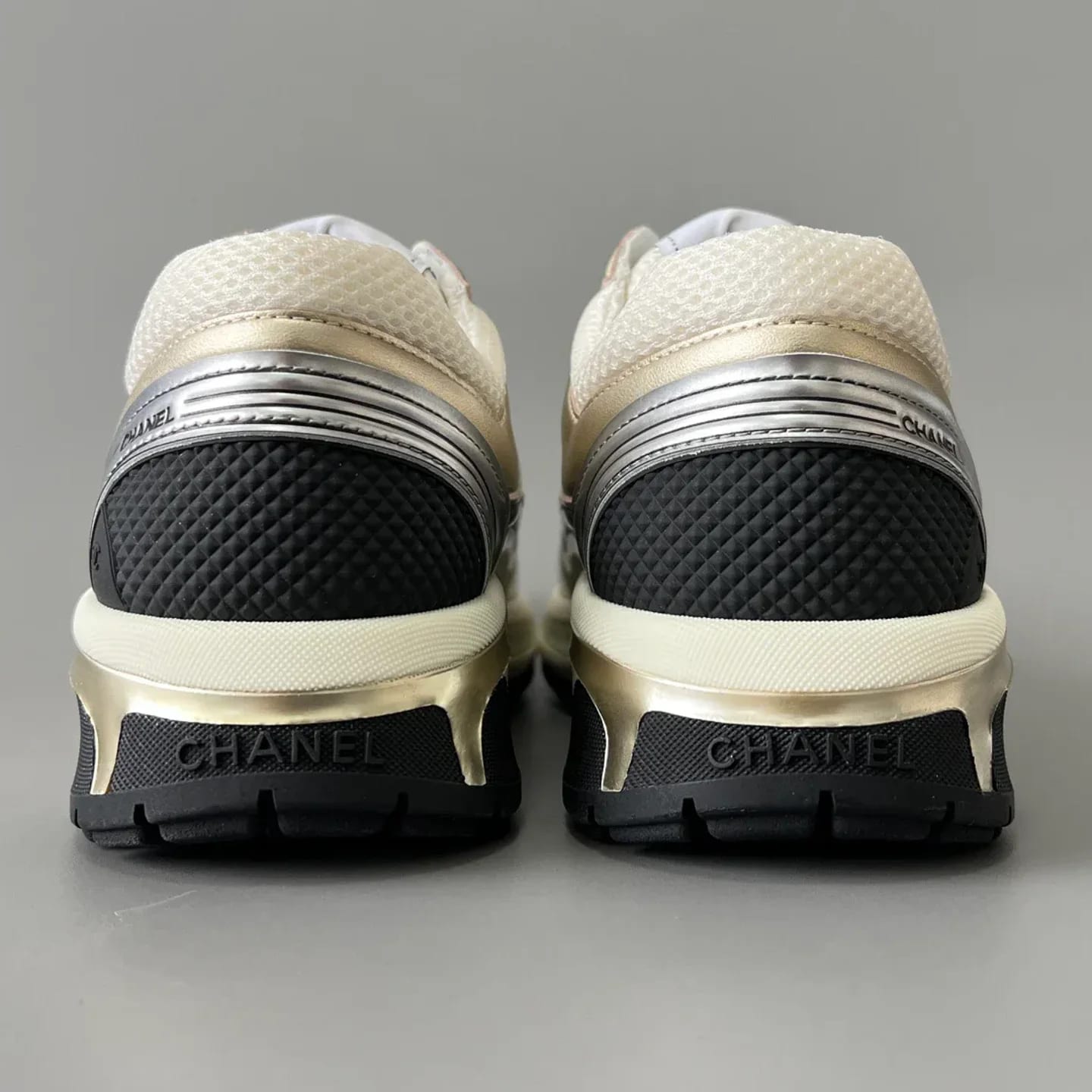 Chanel Laminated Calfskin & Suede Calfskin Sneakers 縮圖 3