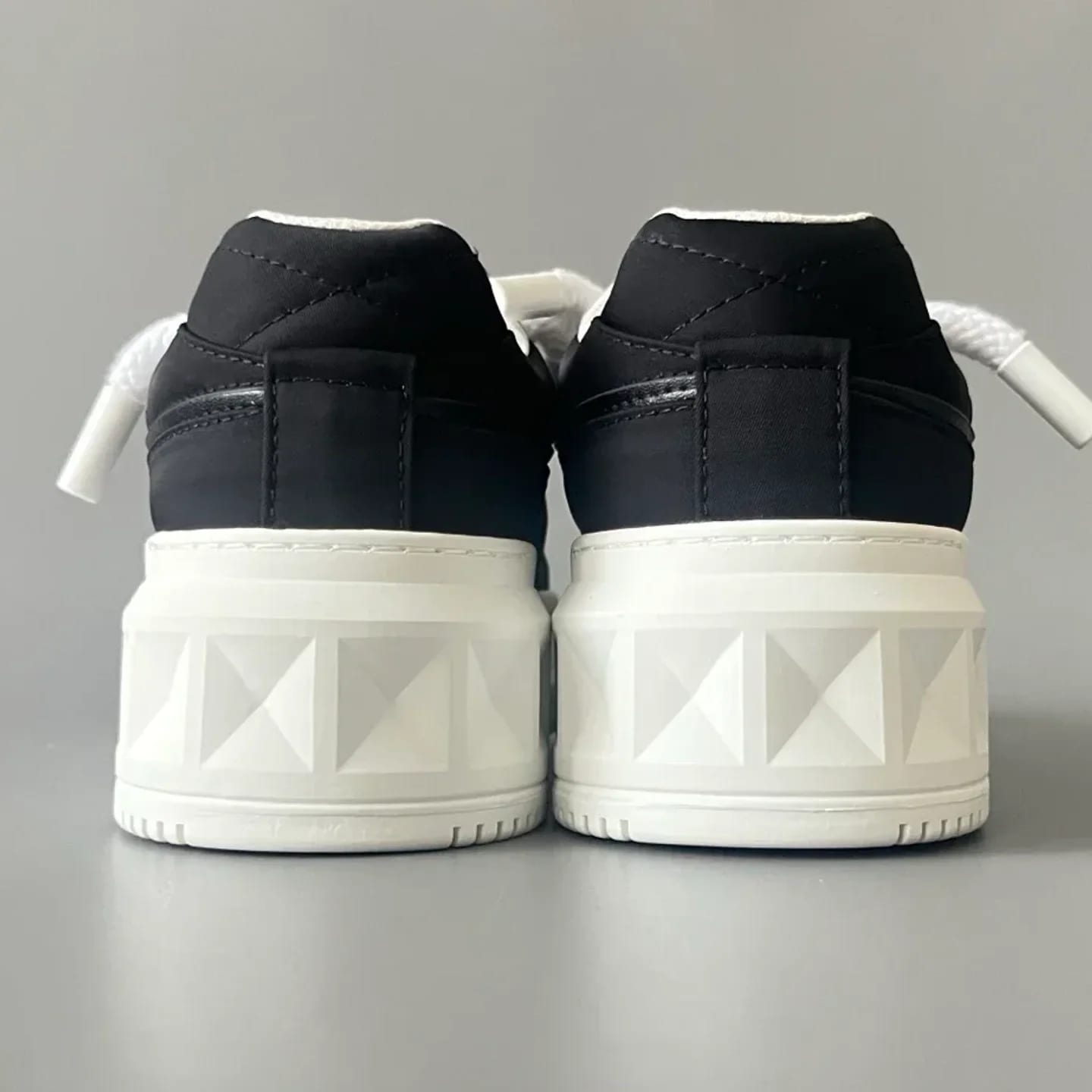Valentino Garavani One Stud Sneaker 縮圖 3
