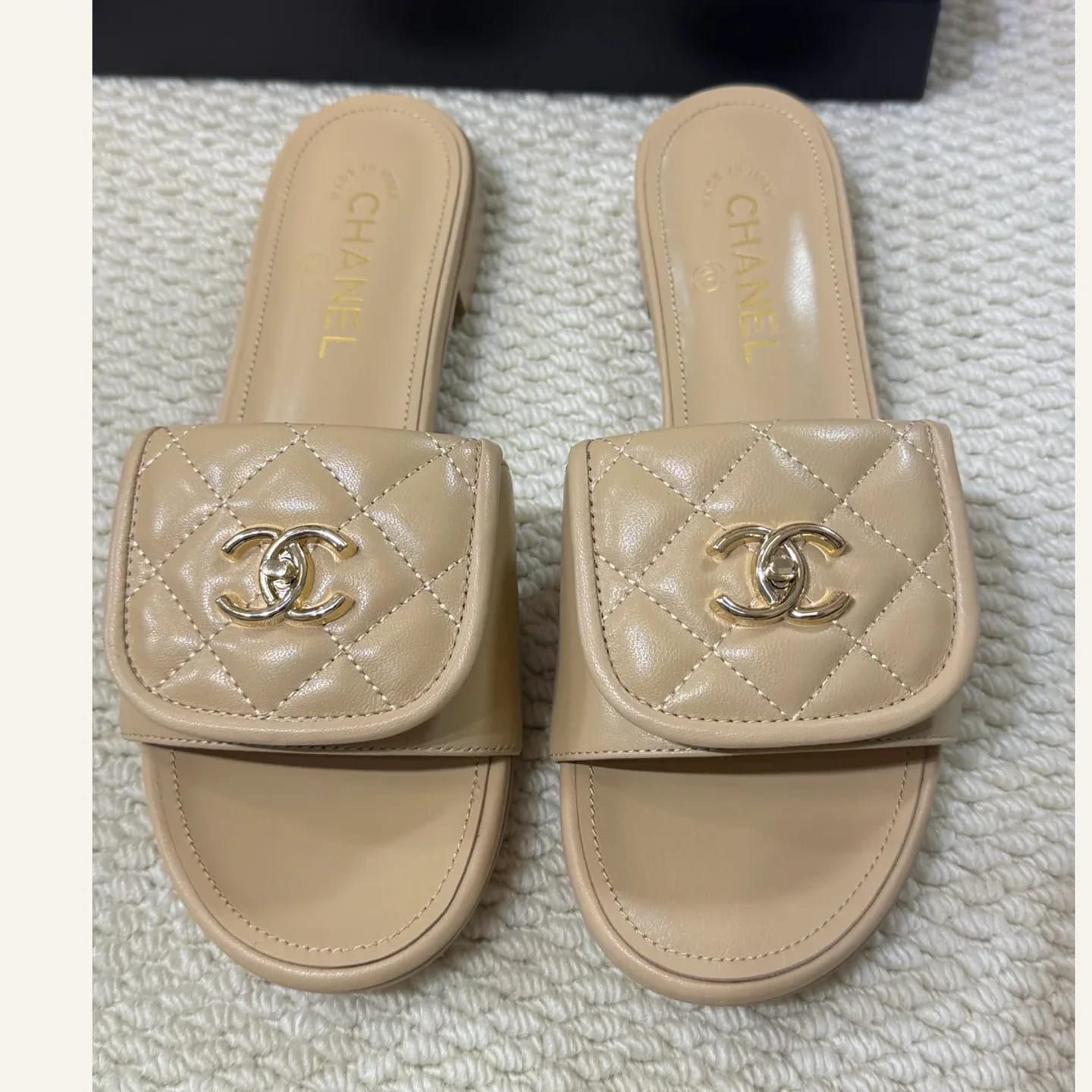 CHANEL Quilted CC Slide 縮圖 3