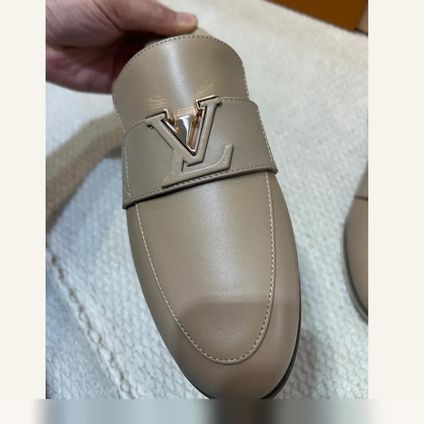 Louis Vuitton V-logo Backless Loafer 縮圖 3