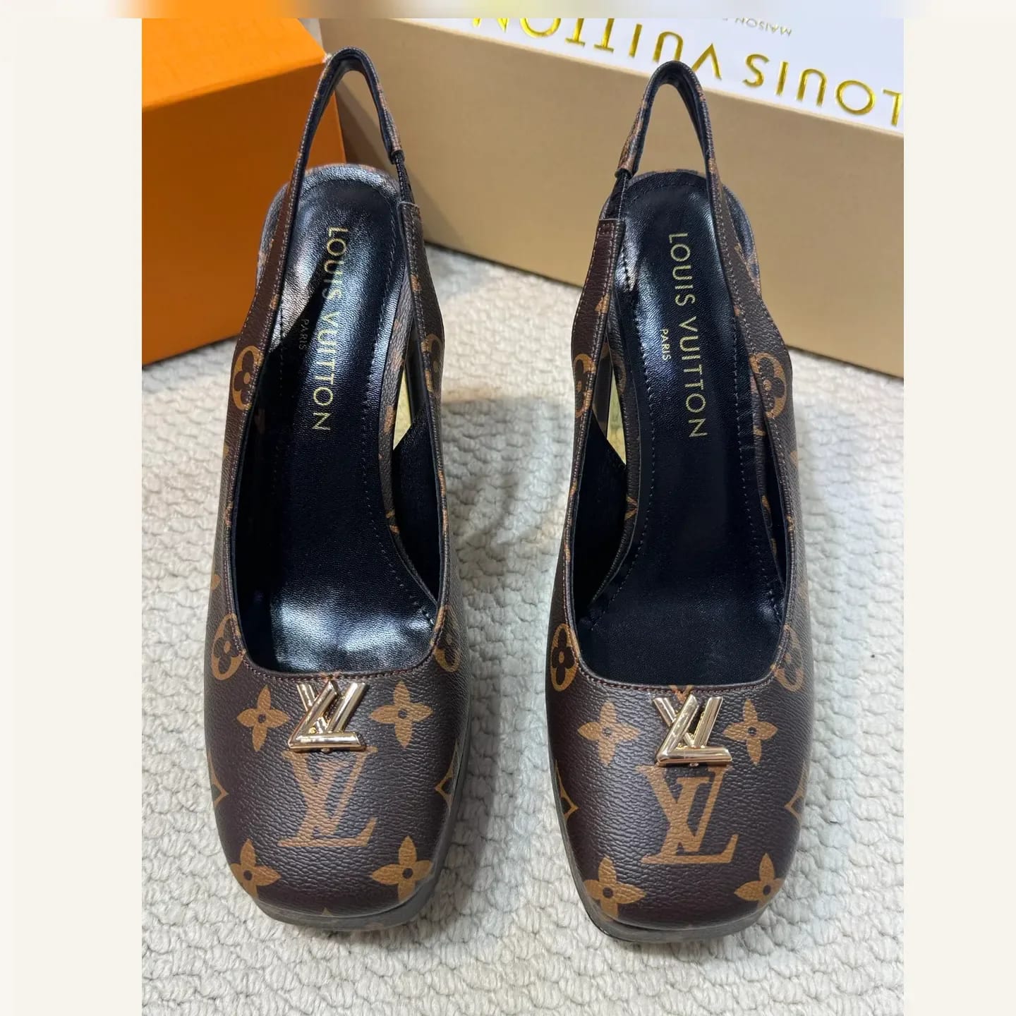 Louis Vuitton Monogram Platform Pump 縮圖 2