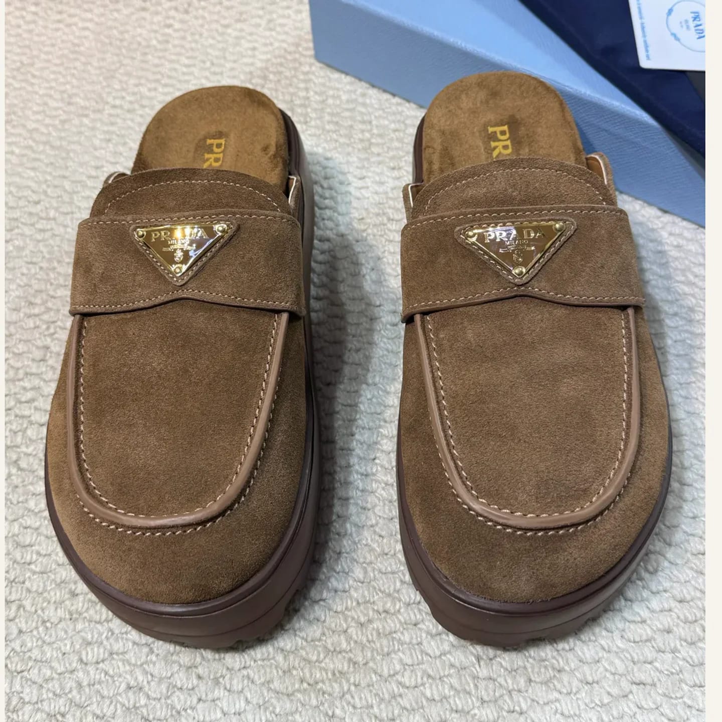 Prada Triangle-logo Shearling Platform Mule 縮圖 2