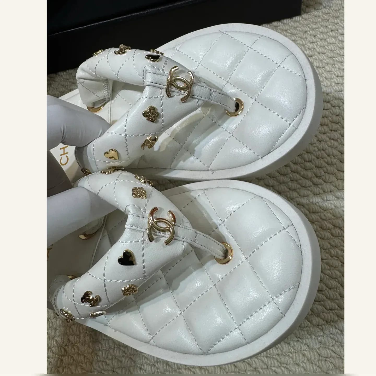 CHANEL Quilted CC Thong Sandal 縮圖 4