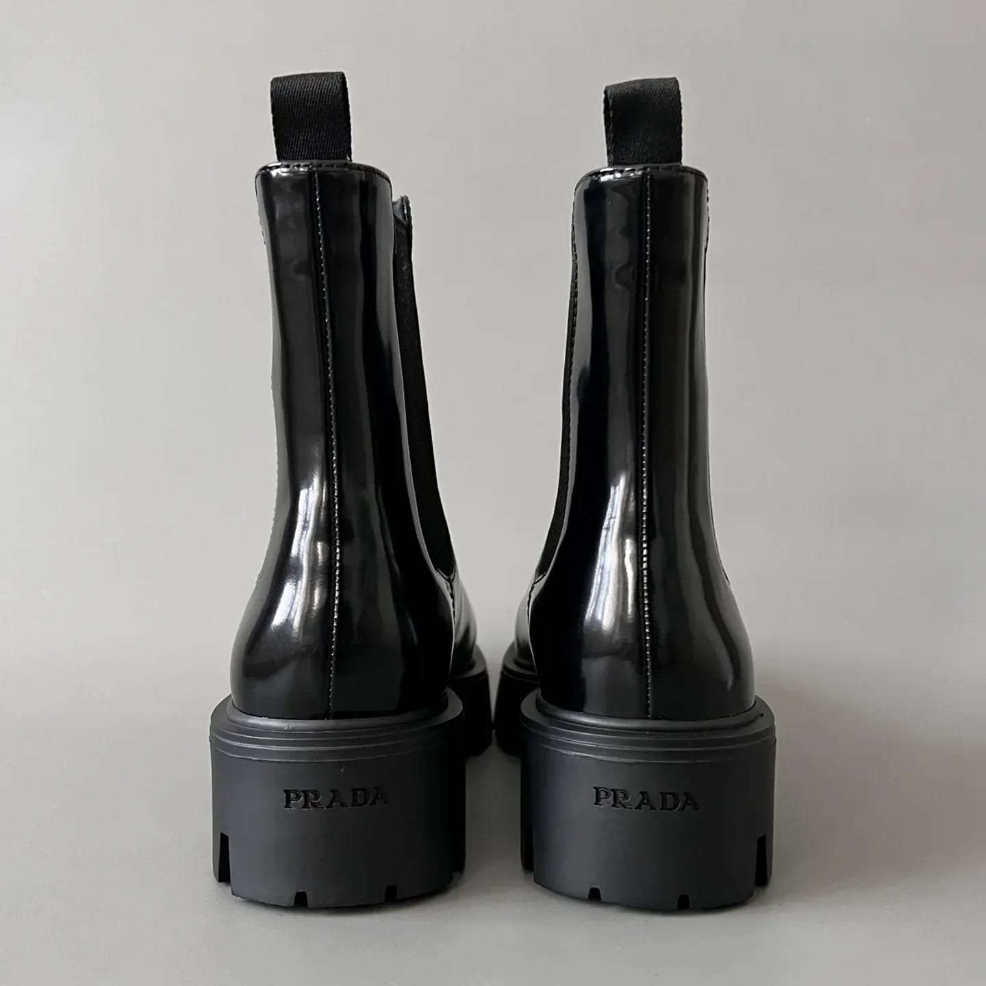 Prada Brushed Leather Chelsea Boots 縮圖 3
