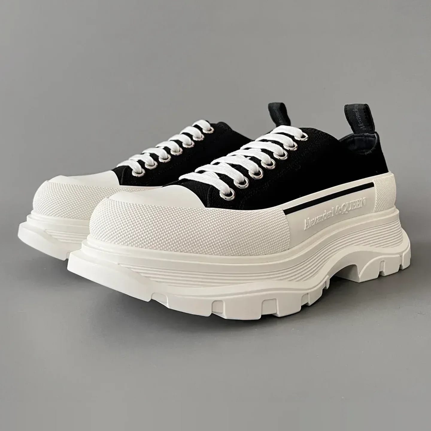 McQueen Tread Slick Lace-Up 縮圖 1