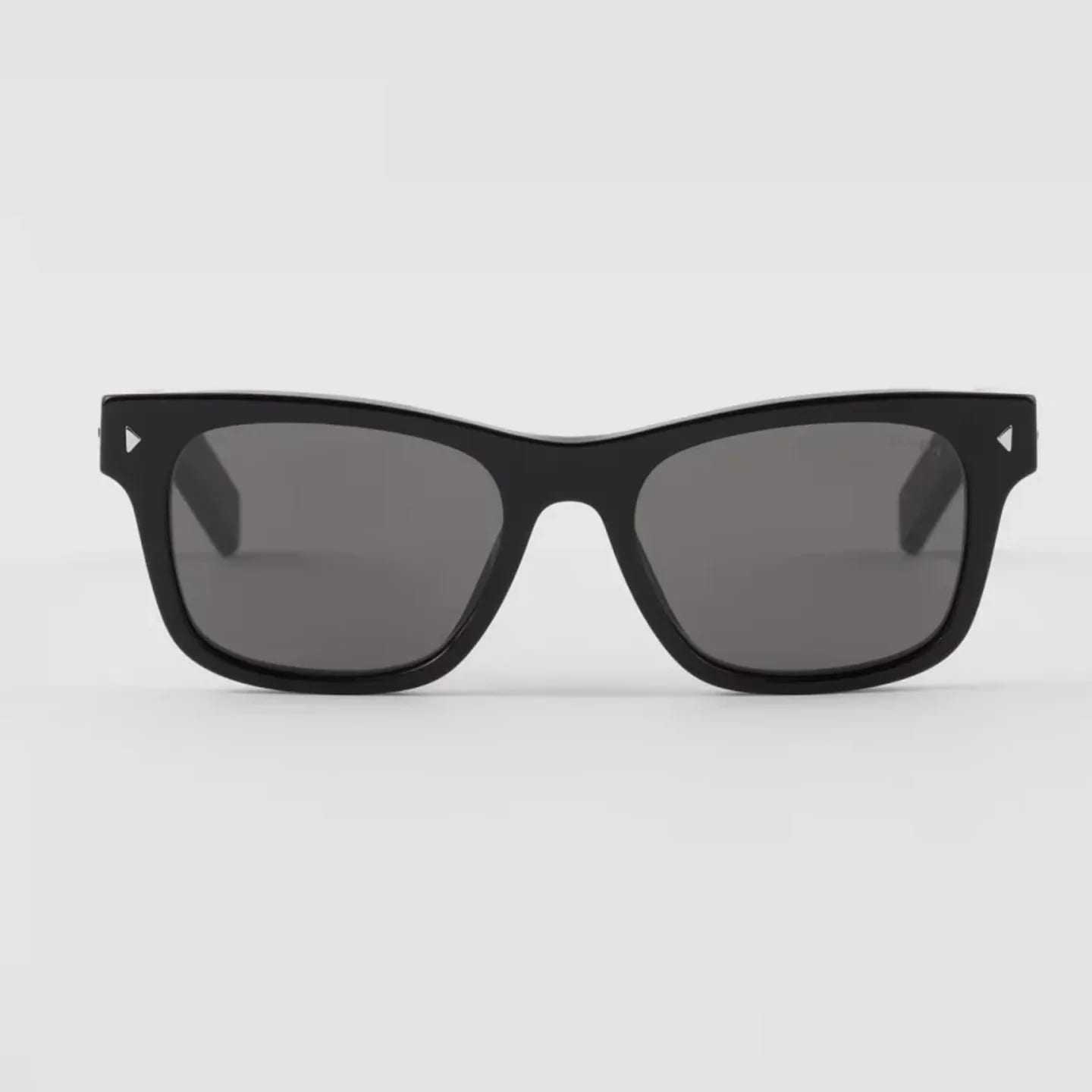 Prada Sunglasses With Iconic Metal Plaque 縮圖 1