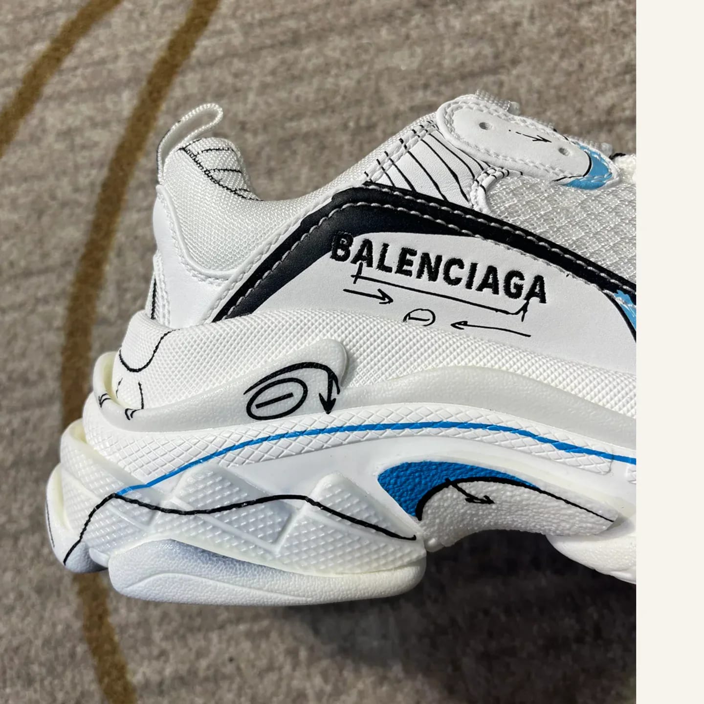 Balenciaga Graffiti Triple S Sneaker 縮圖 4