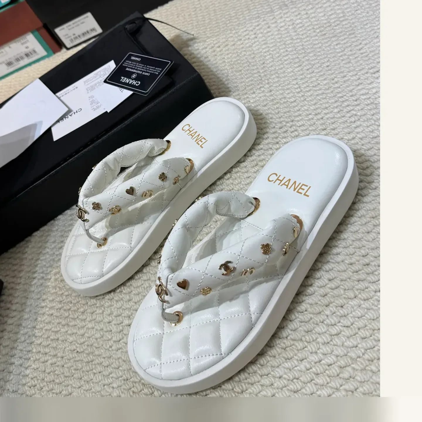 CHANEL Quilted CC Thong Sandal 縮圖 2