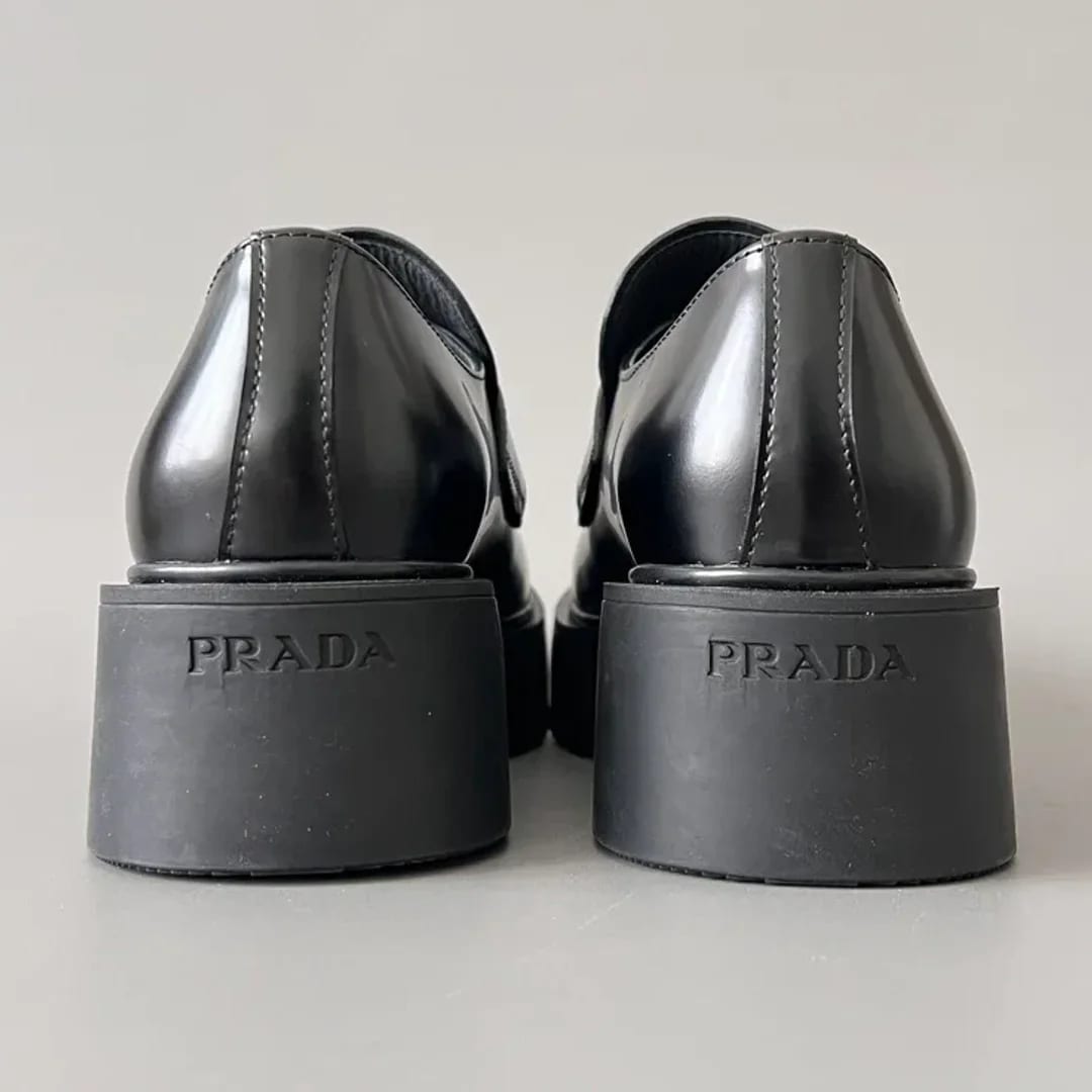 Prada Monolith Brushed Leather Loafers 縮圖 4