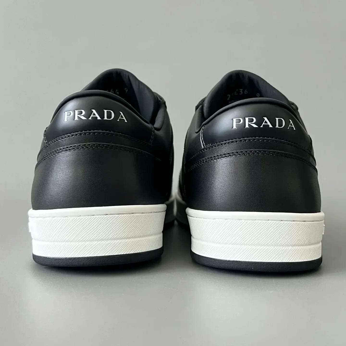 Prada Downtown Leather Sneakers 縮圖 3
