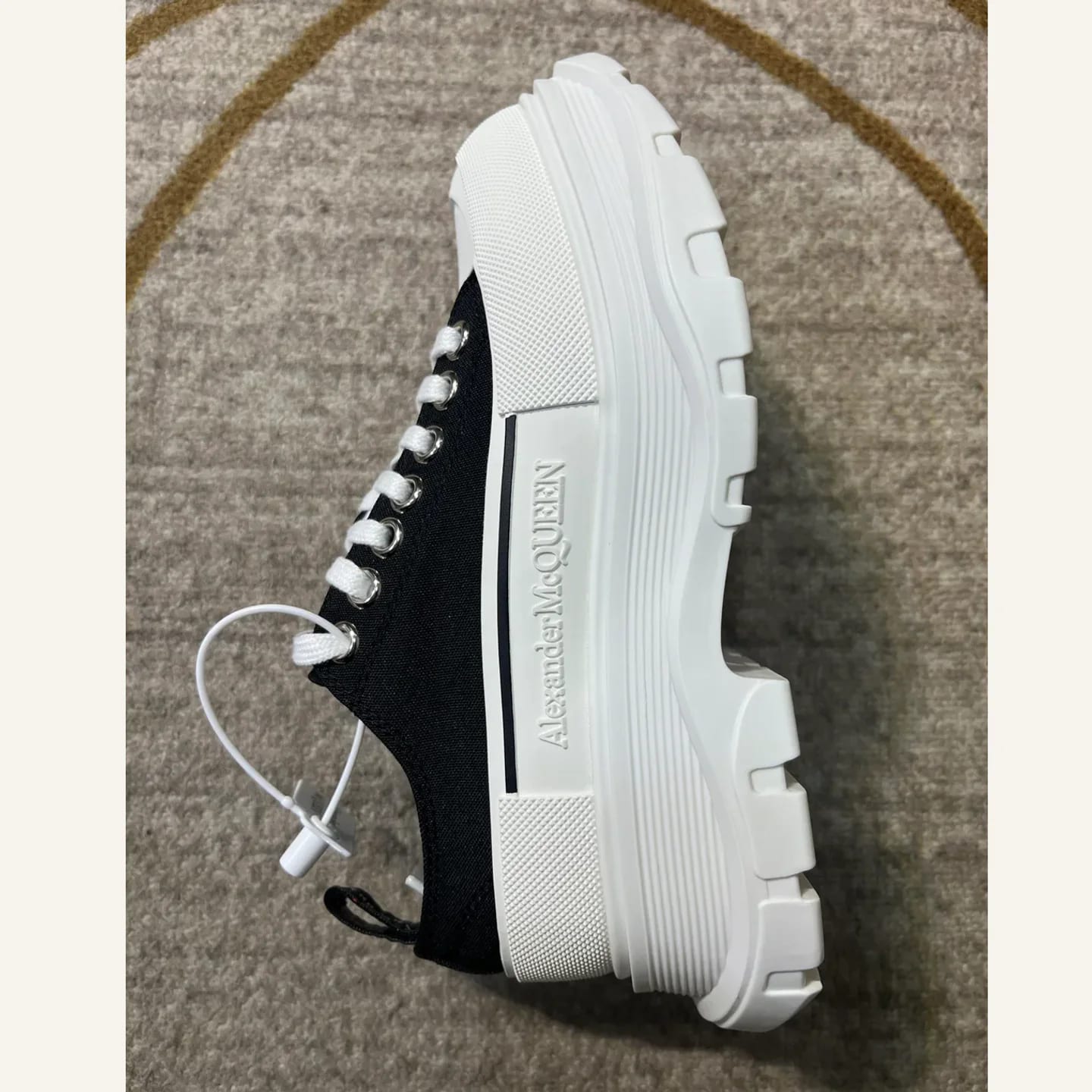 Alexander McQueen Tread Slick Sneaker 縮圖 3