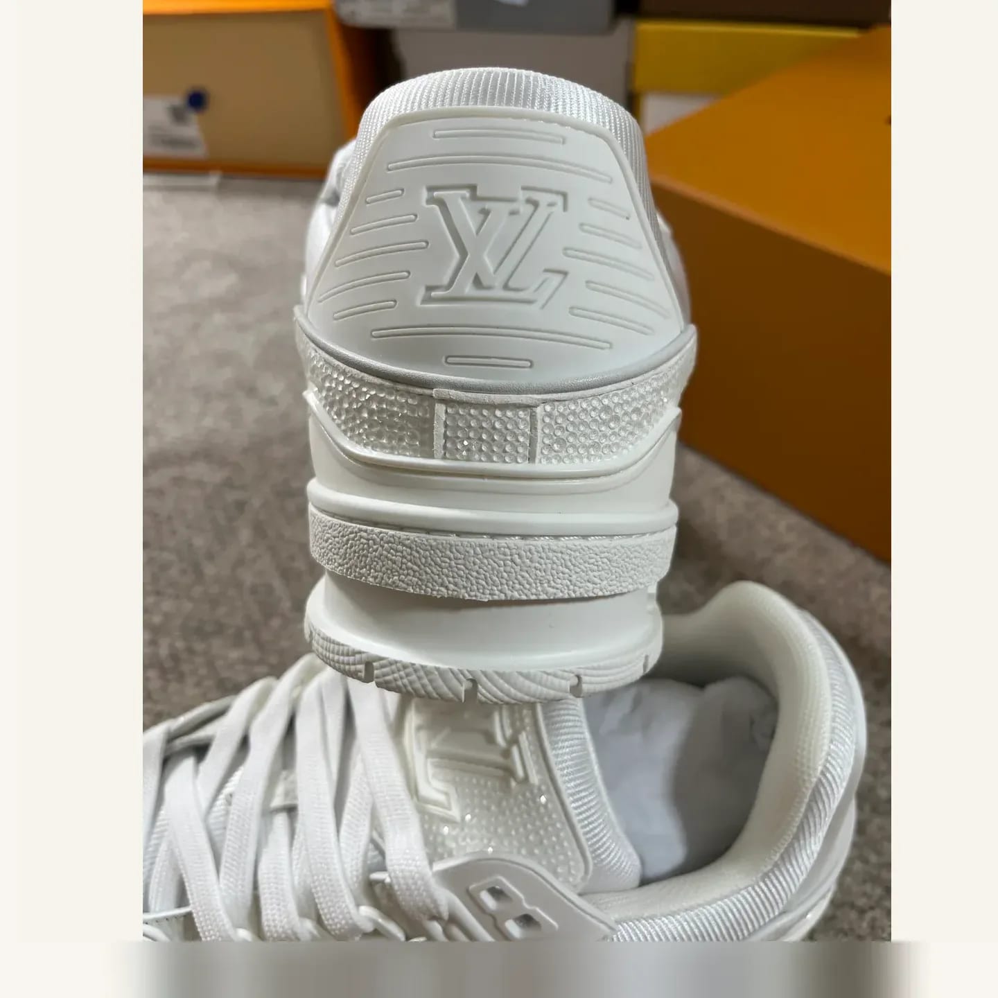 Louis Vuitton Crystal LV Trainer Sneaker 縮圖 3