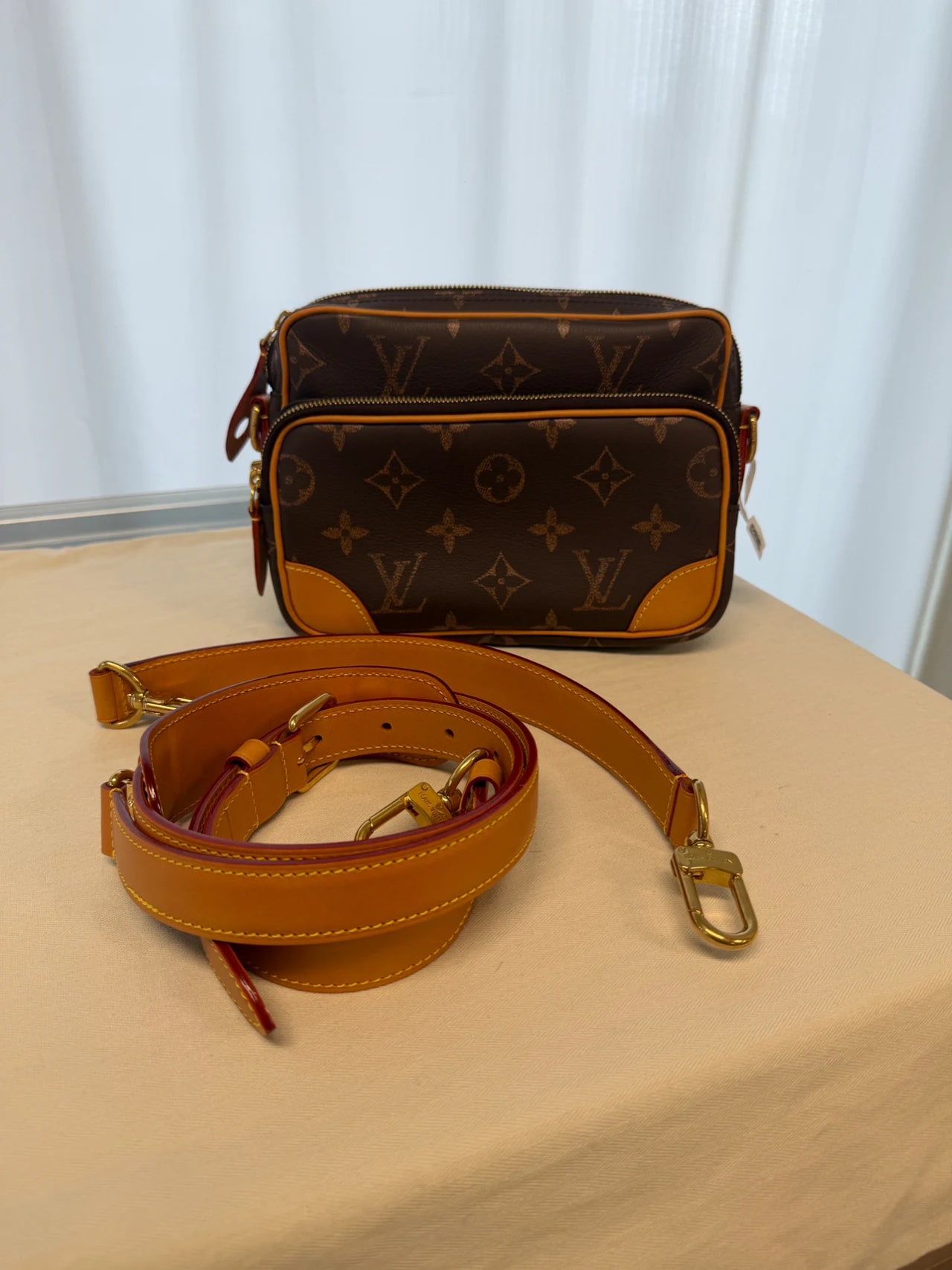 Louis Vuitton Nil Monogram 郵差袋（M45244；現行復刻為 Nil GM）