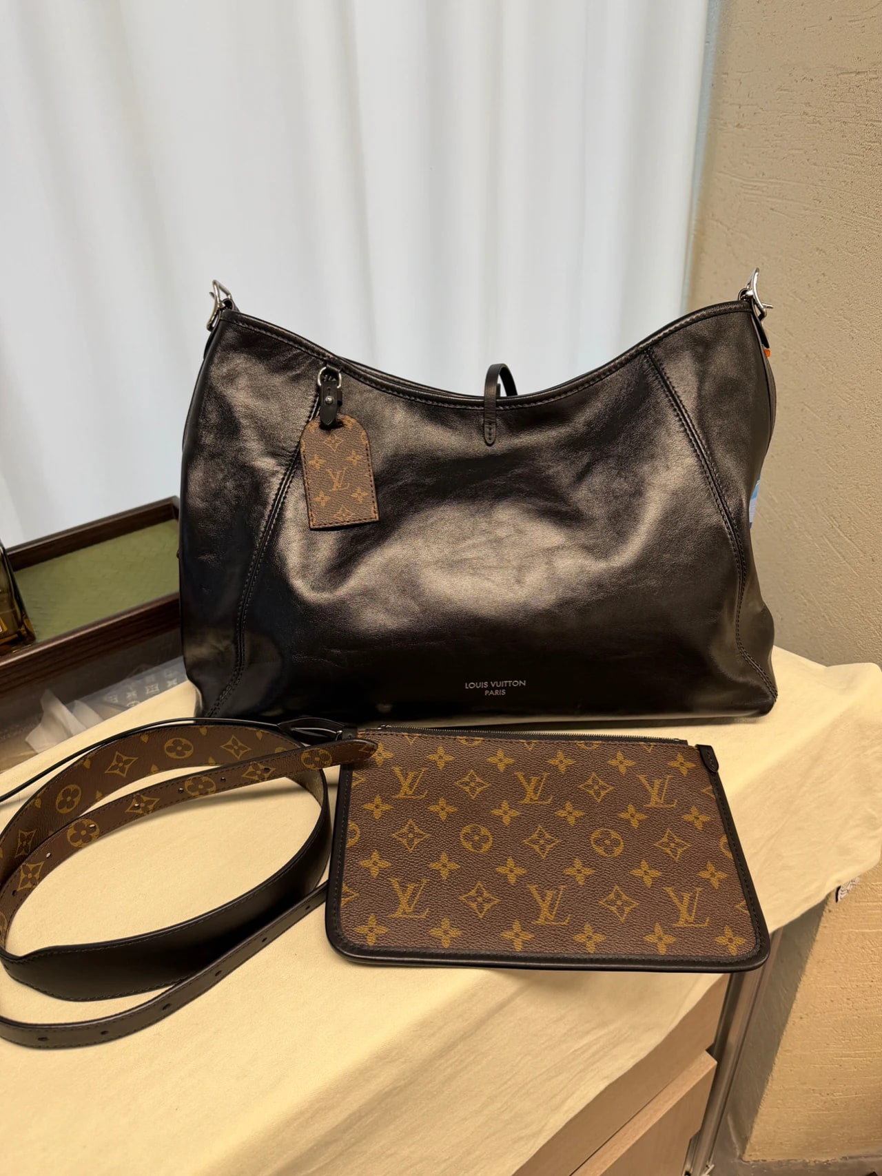 Louis Vuitton CarryAll Vibe MM