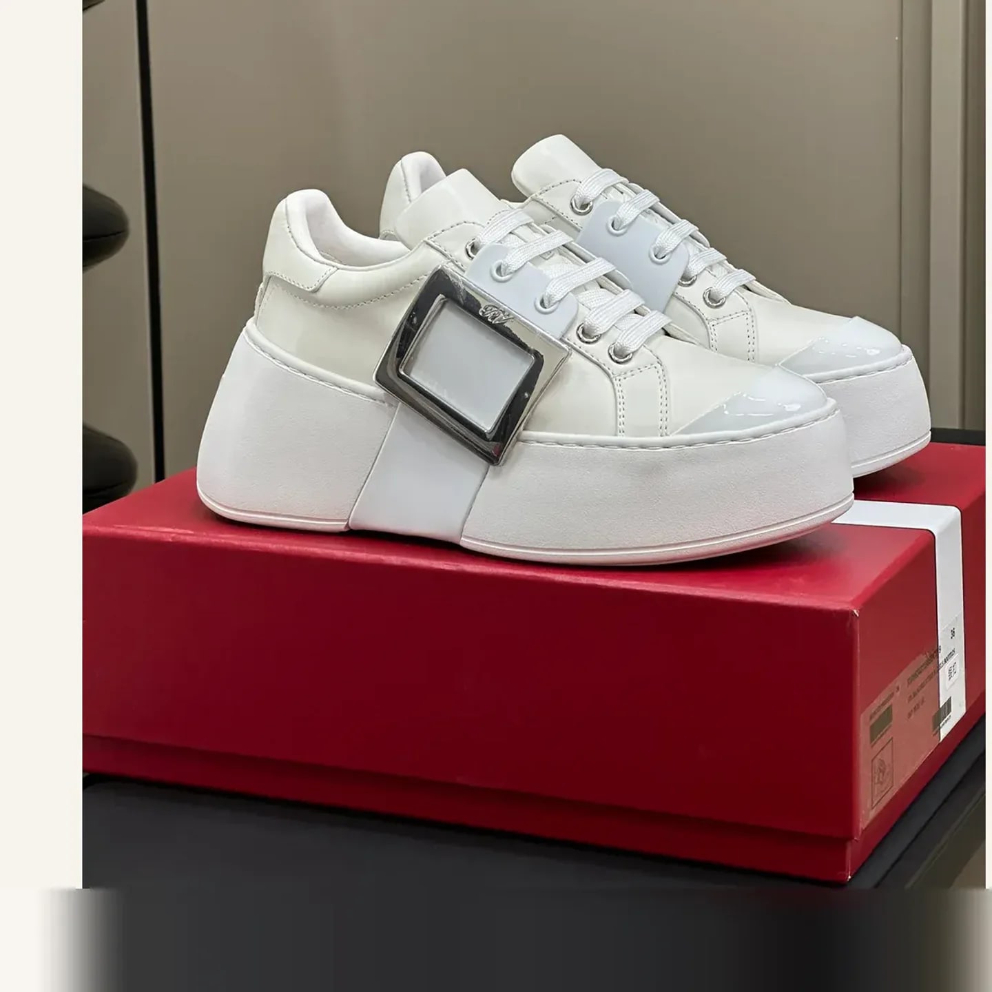 Roger Vivier Viv' Skate Sneaker