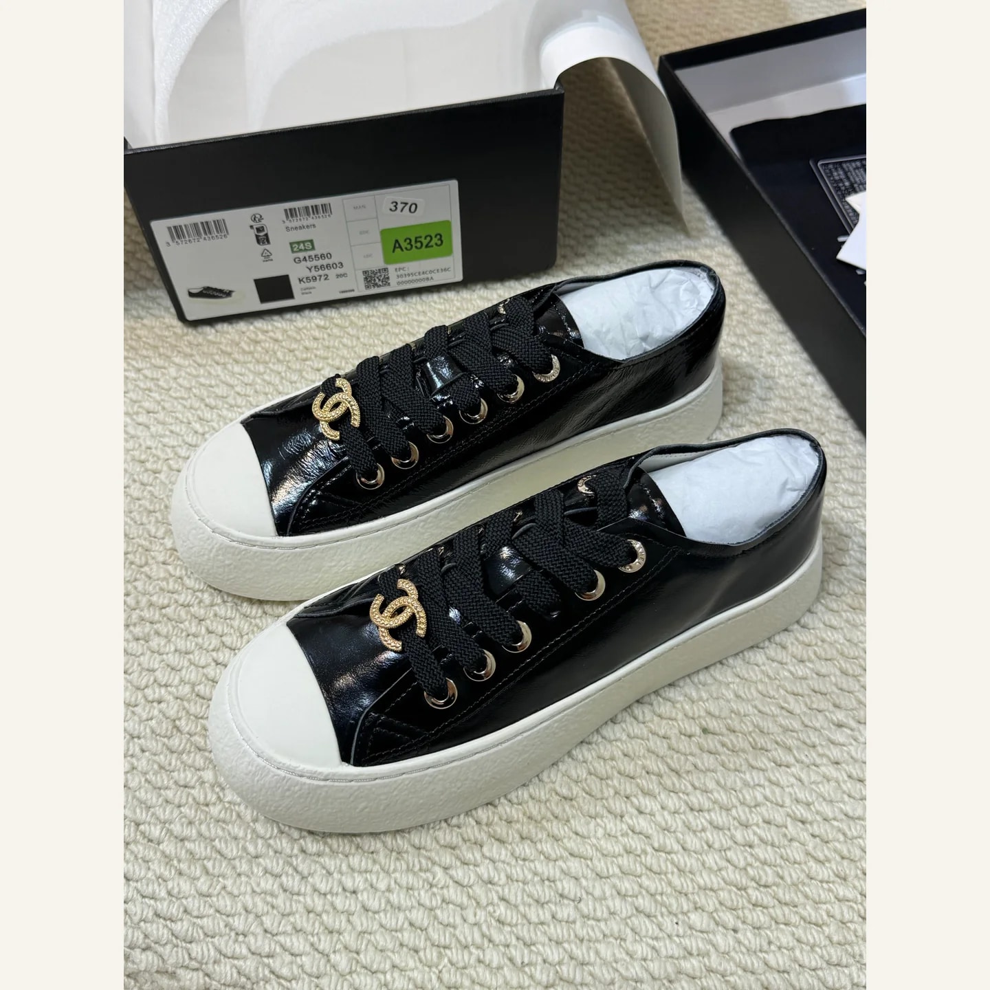 CHANEL CC Low-top Sneaker