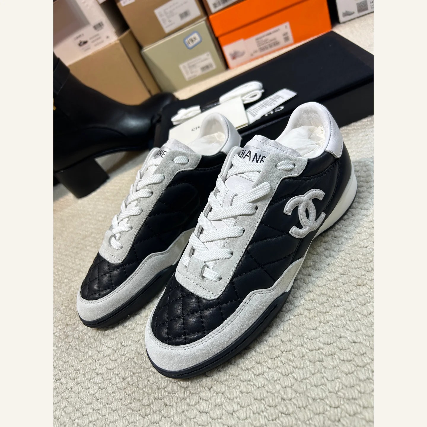 CHANEL CC Low-top Sneaker
