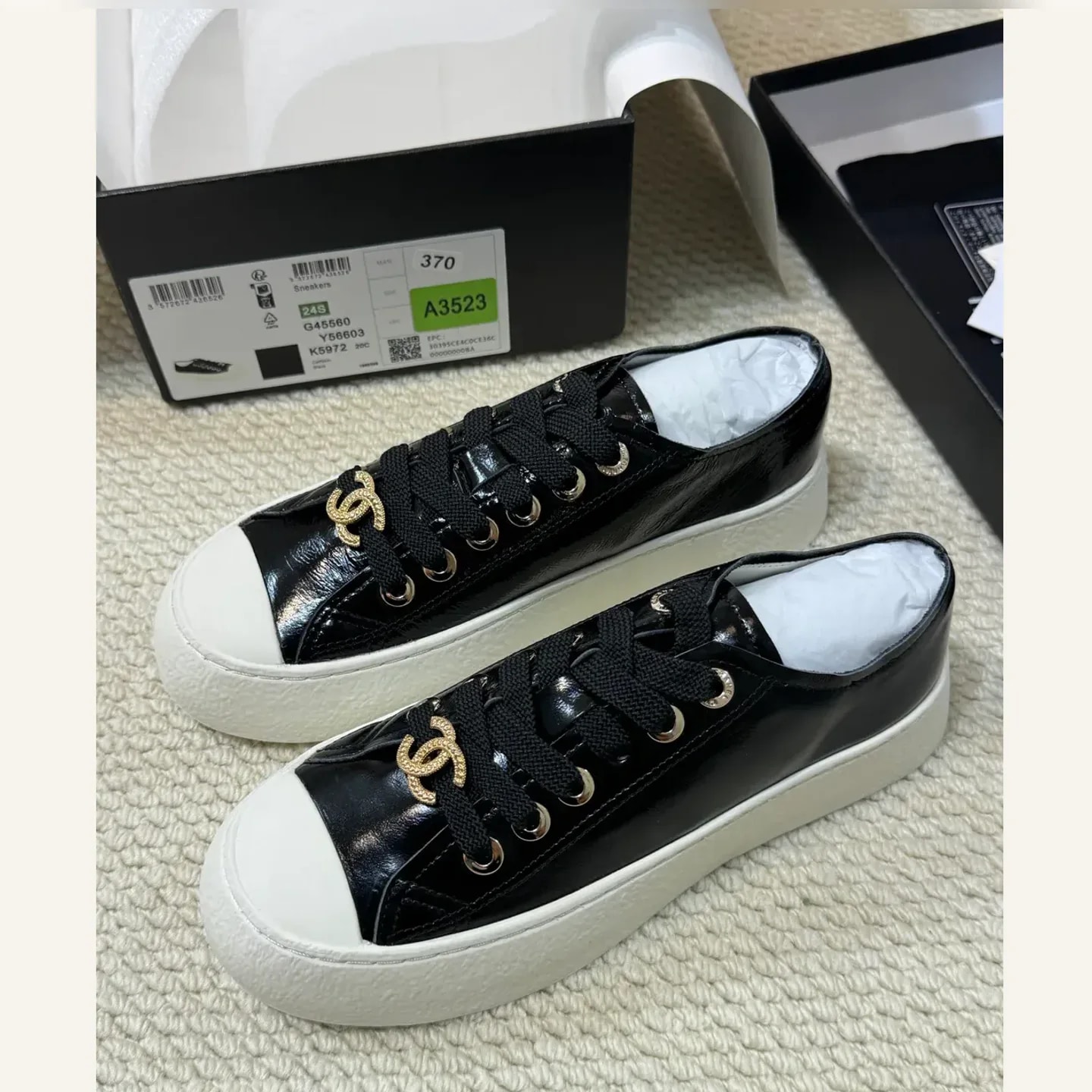 CHANEL CC Low-top Sneaker