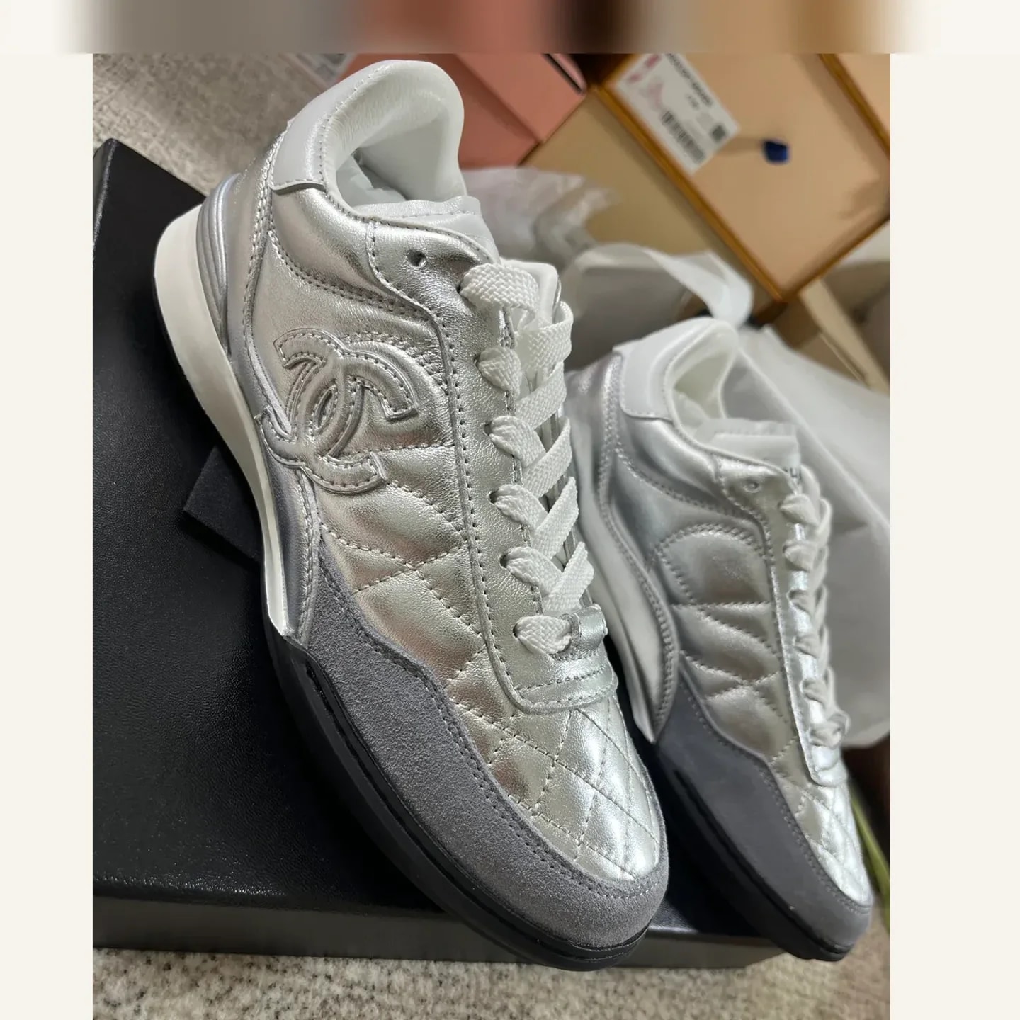 CHANEL CC Low-top Sneaker