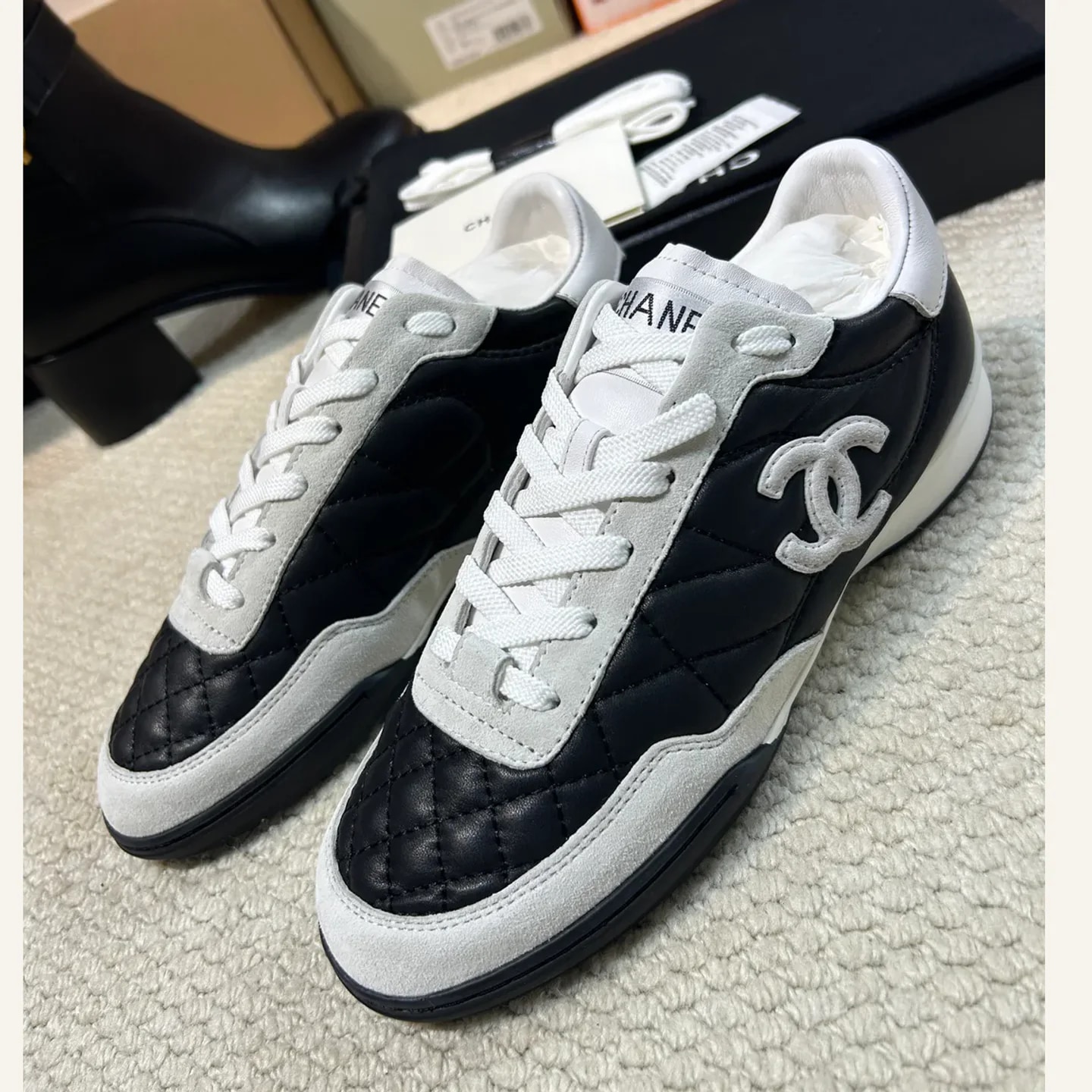 CHANEL CC Low-top Sneaker