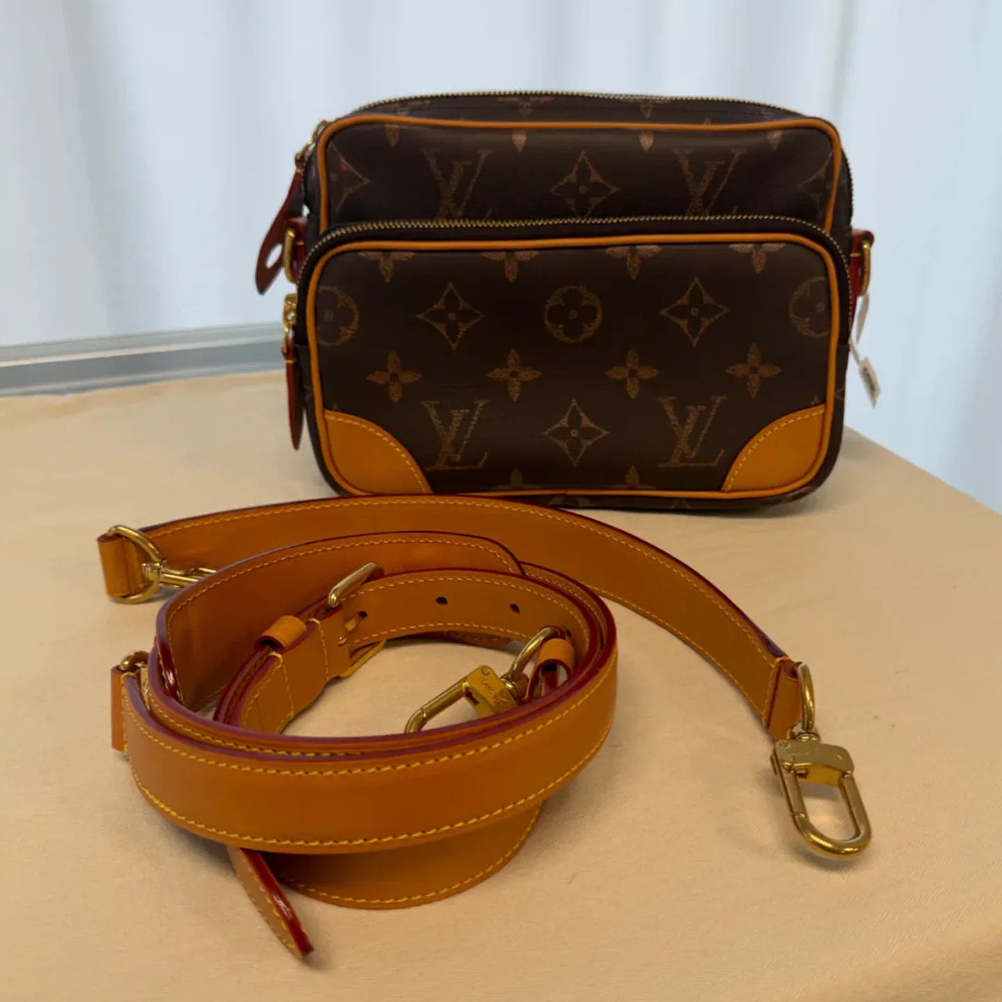 Louis Vuitton Nil Monogram 郵差袋(M45244;現行復刻為 Nil GM)
