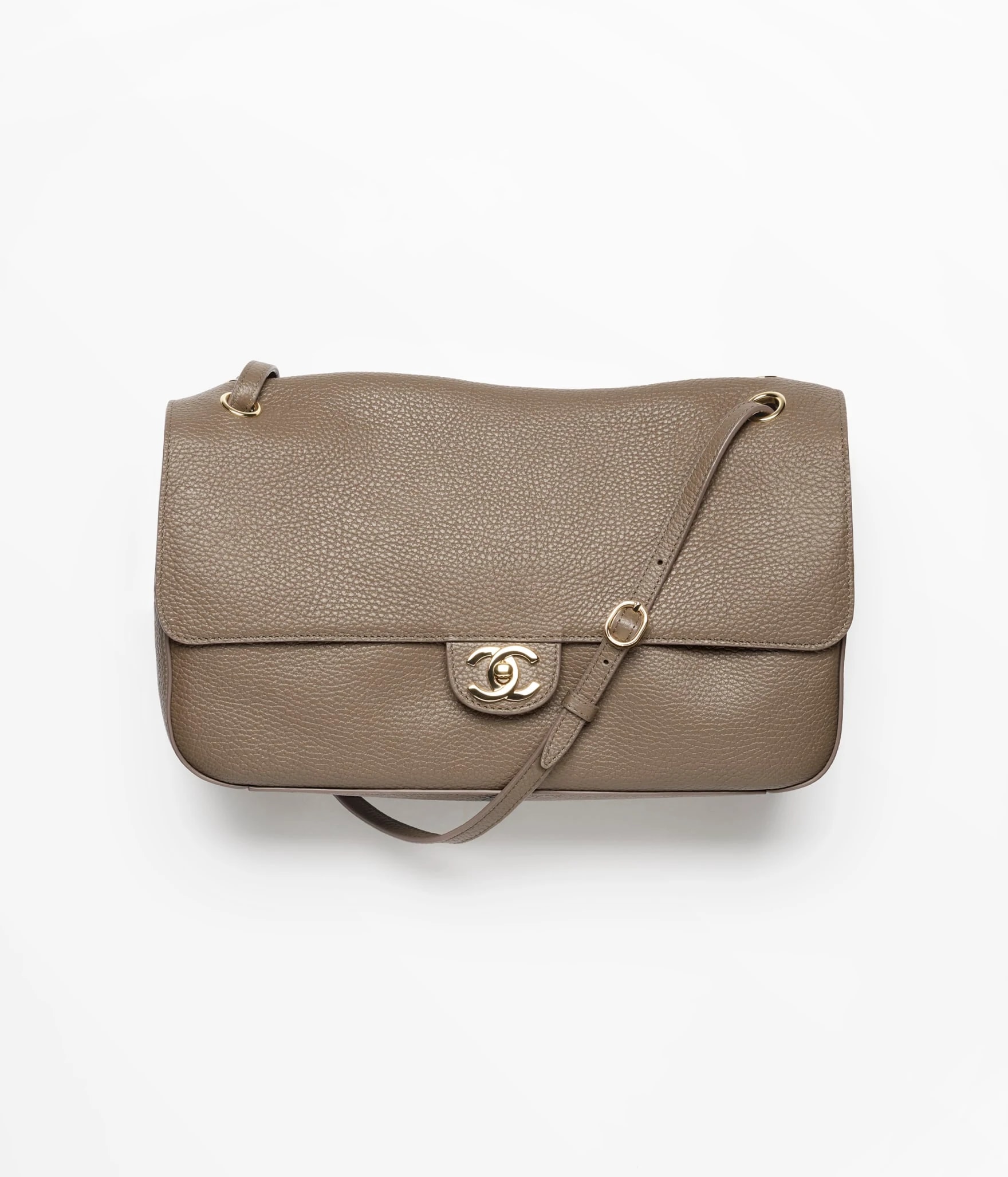 CHANEL Maxi Flap Bag