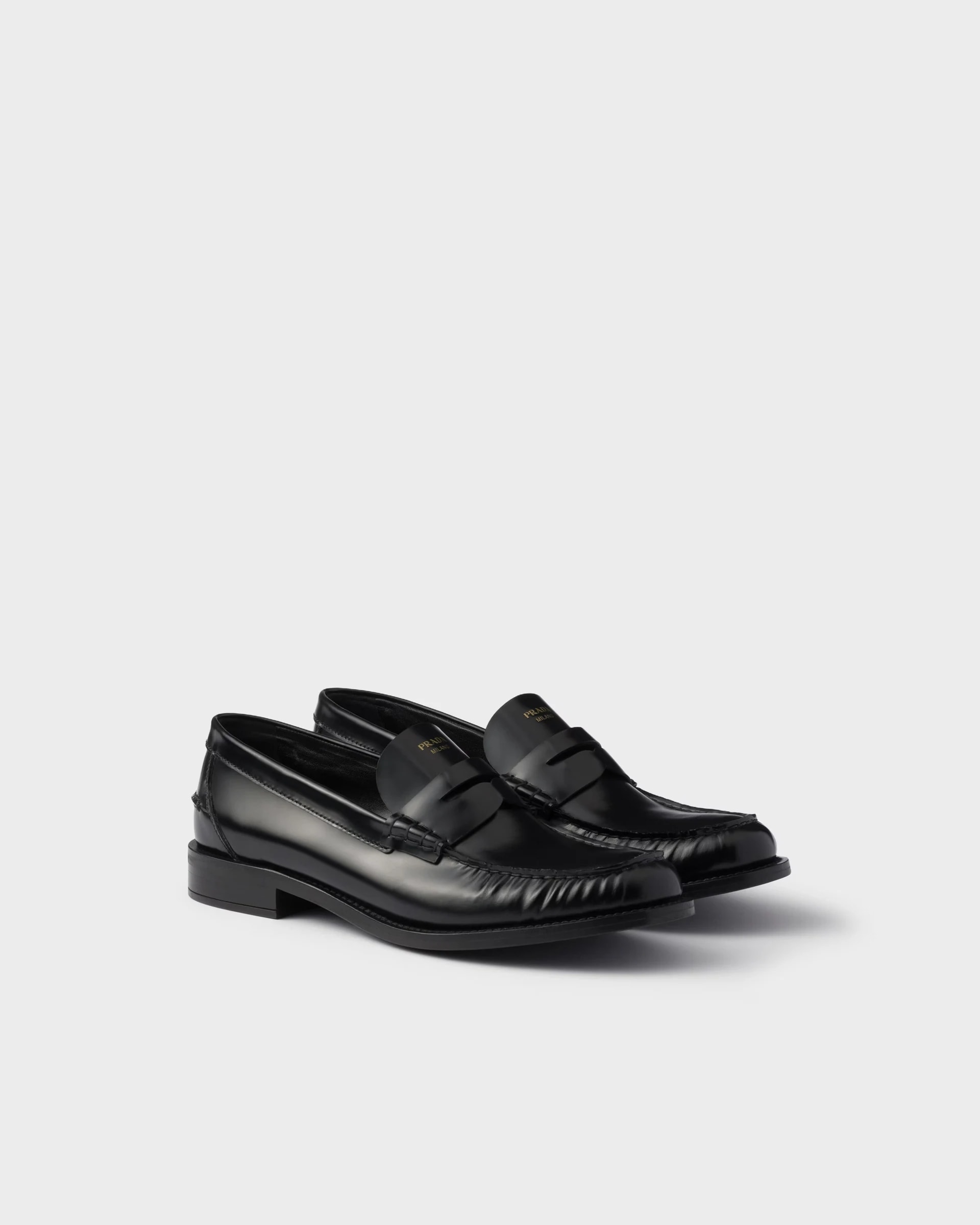 Prada 黑色亮面皮革樂福鞋