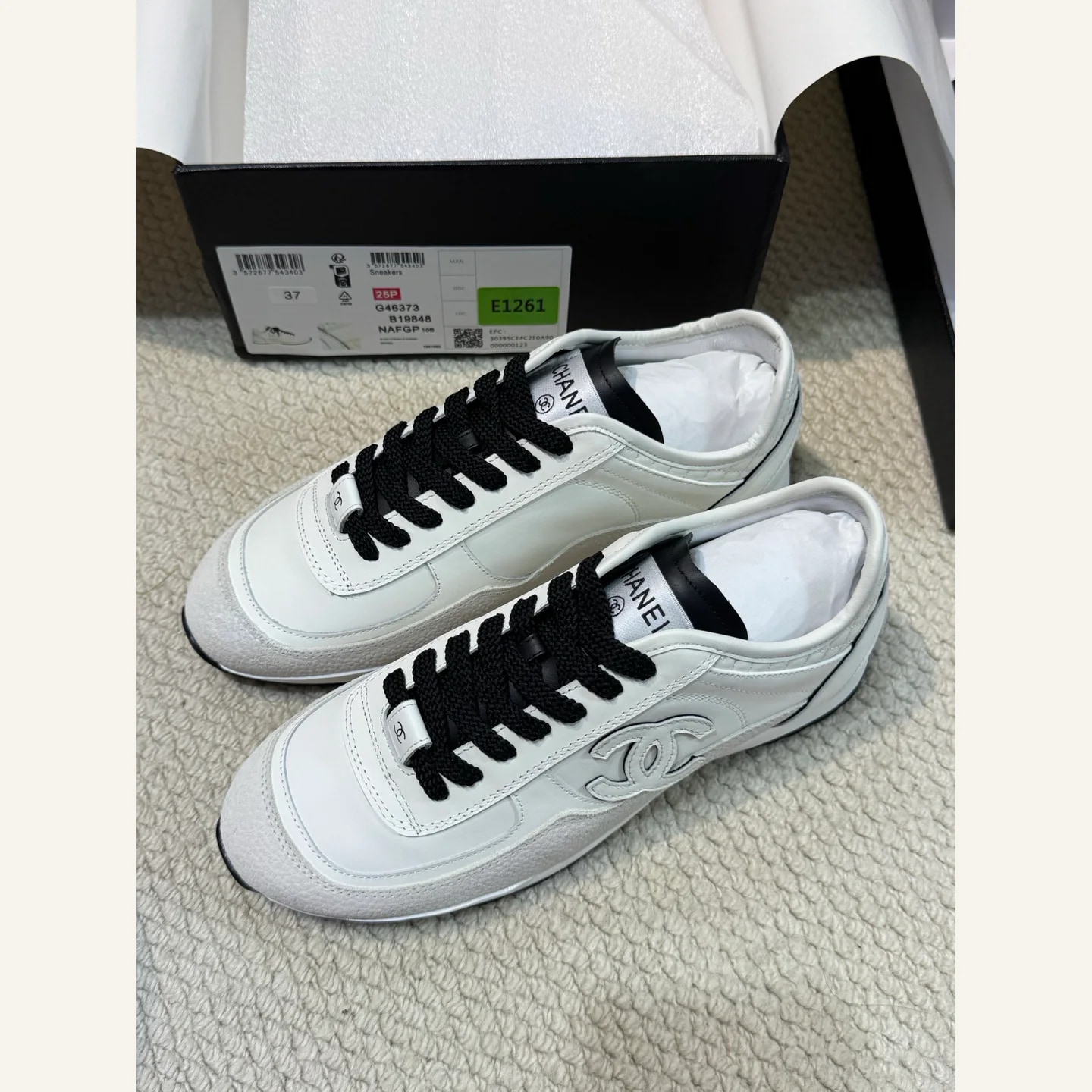 CHANEL CC Low-top Sneaker