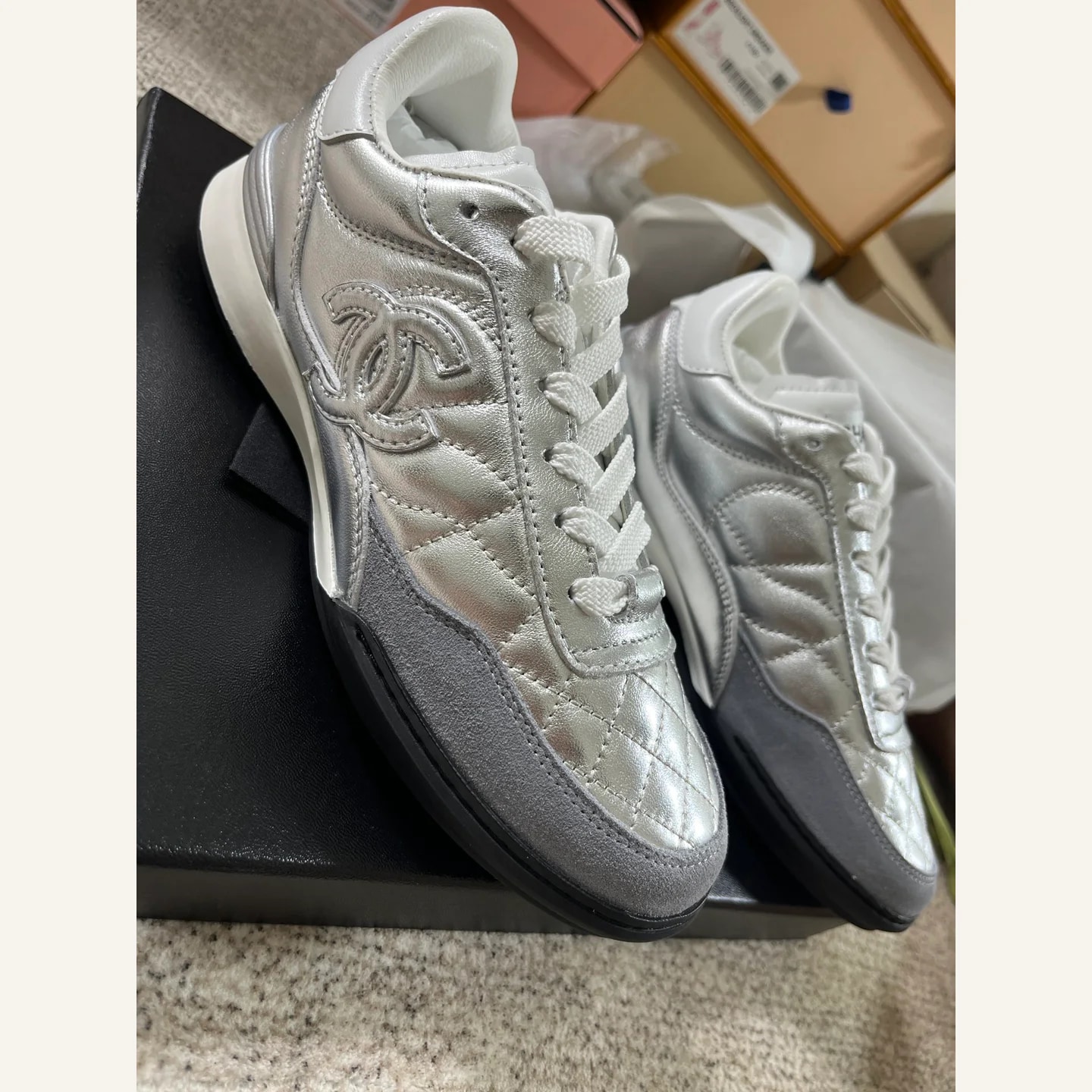 CHANEL CC Low-top Sneaker