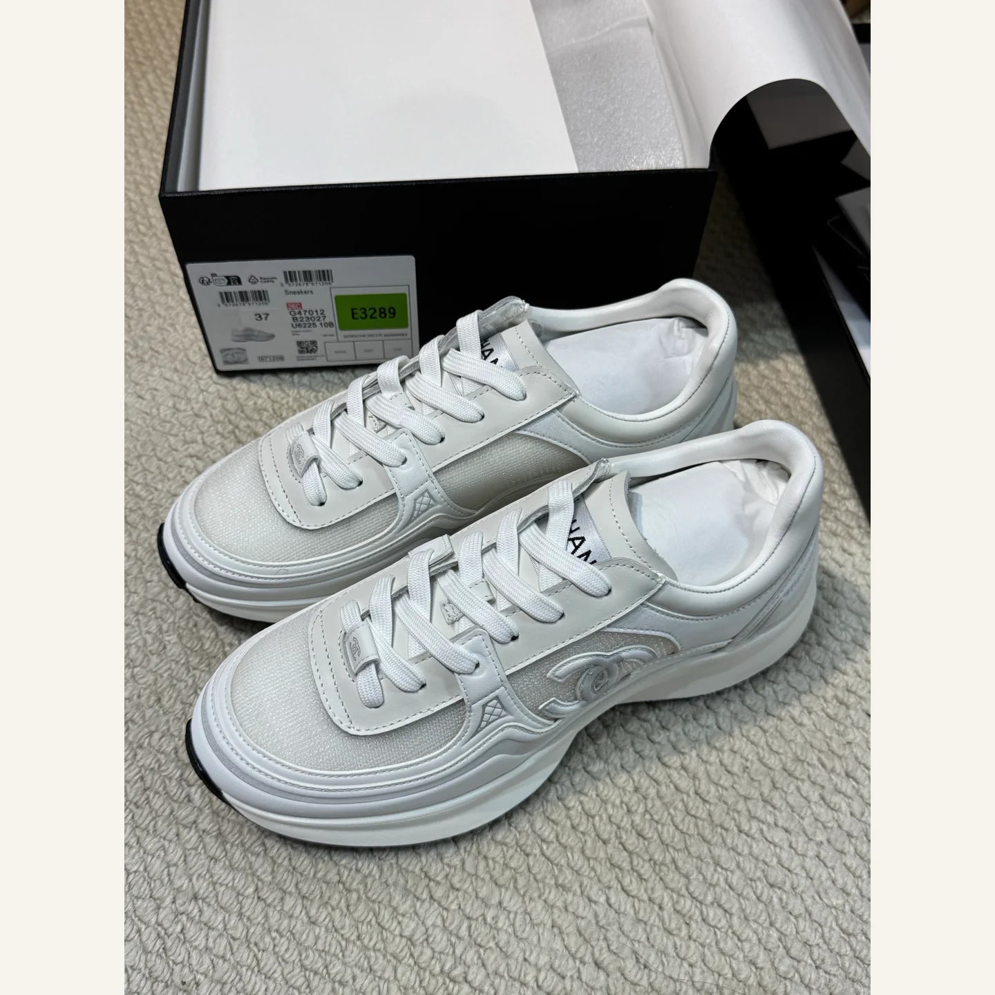 CHANEL CC Low-top Sneaker