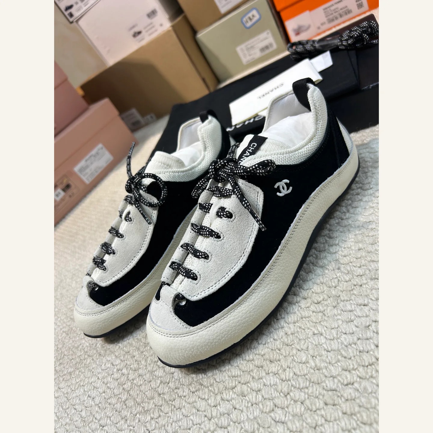 CHANEL CC Low-top Sneaker