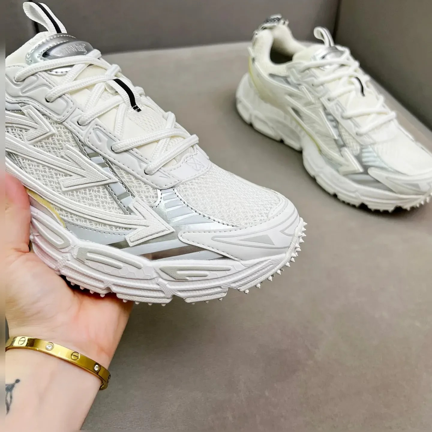 Off-White Right Arrow Sneaker