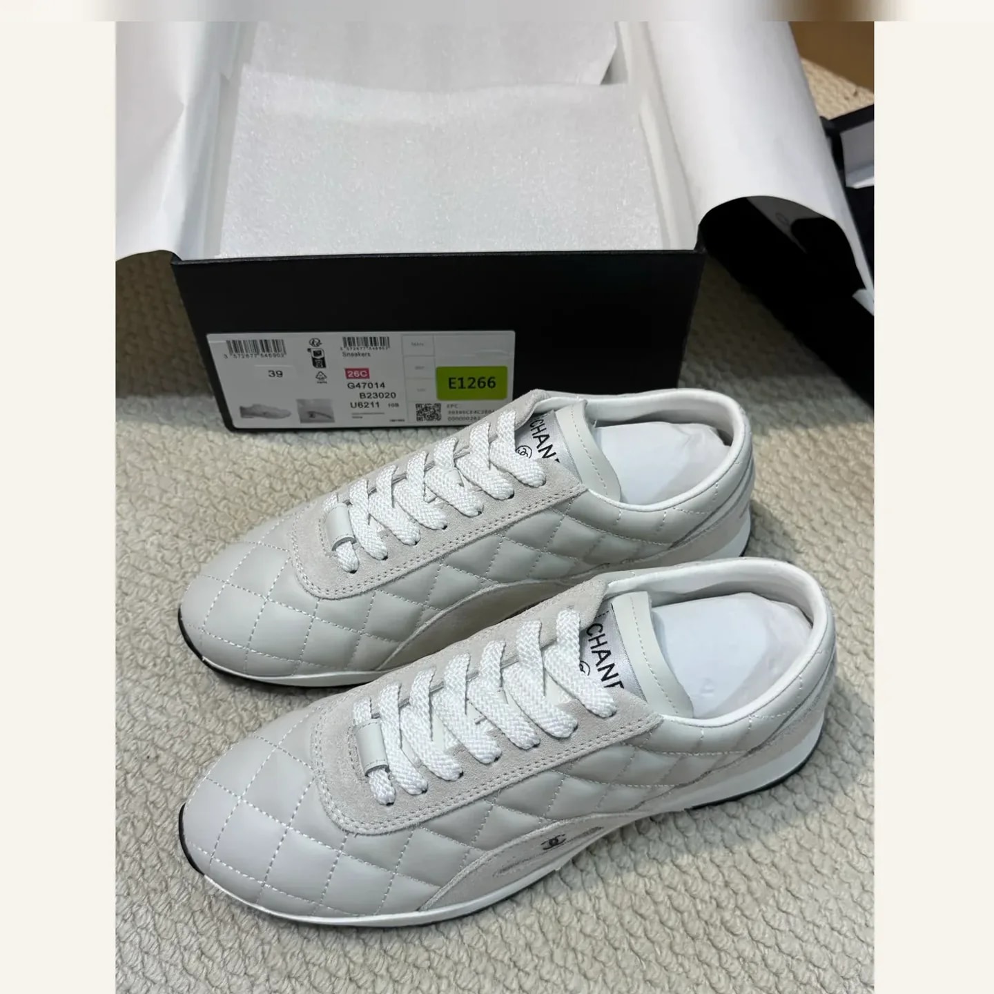 CHANEL CC Low-top Sneaker
