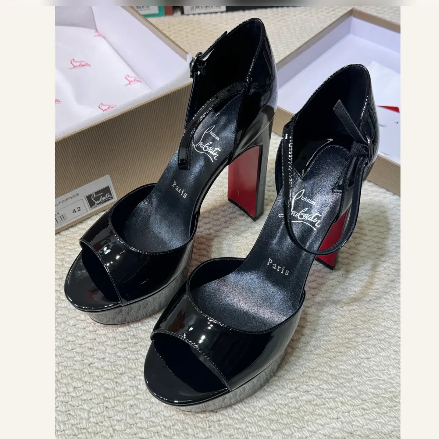 Christian Louboutin New Very Privé Peep-toe Pump