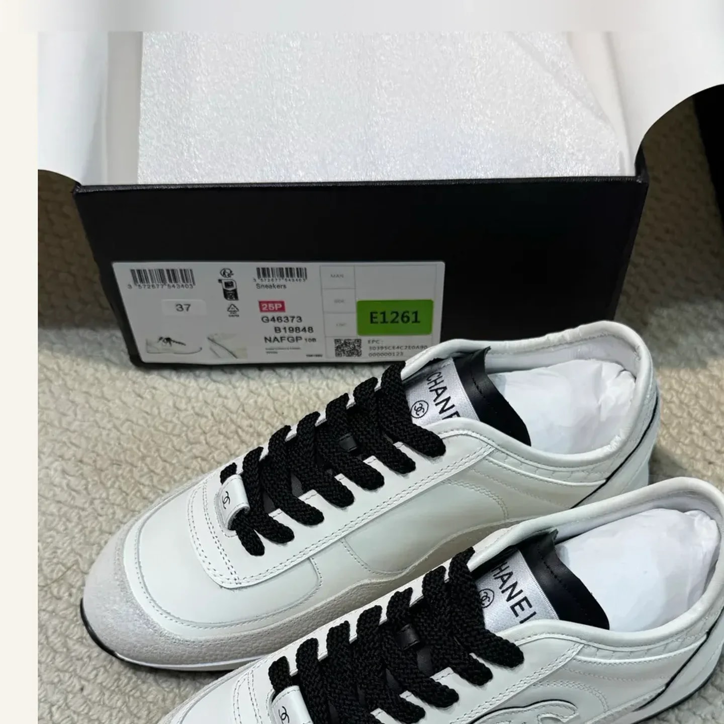 CHANEL CC Low-top Sneaker