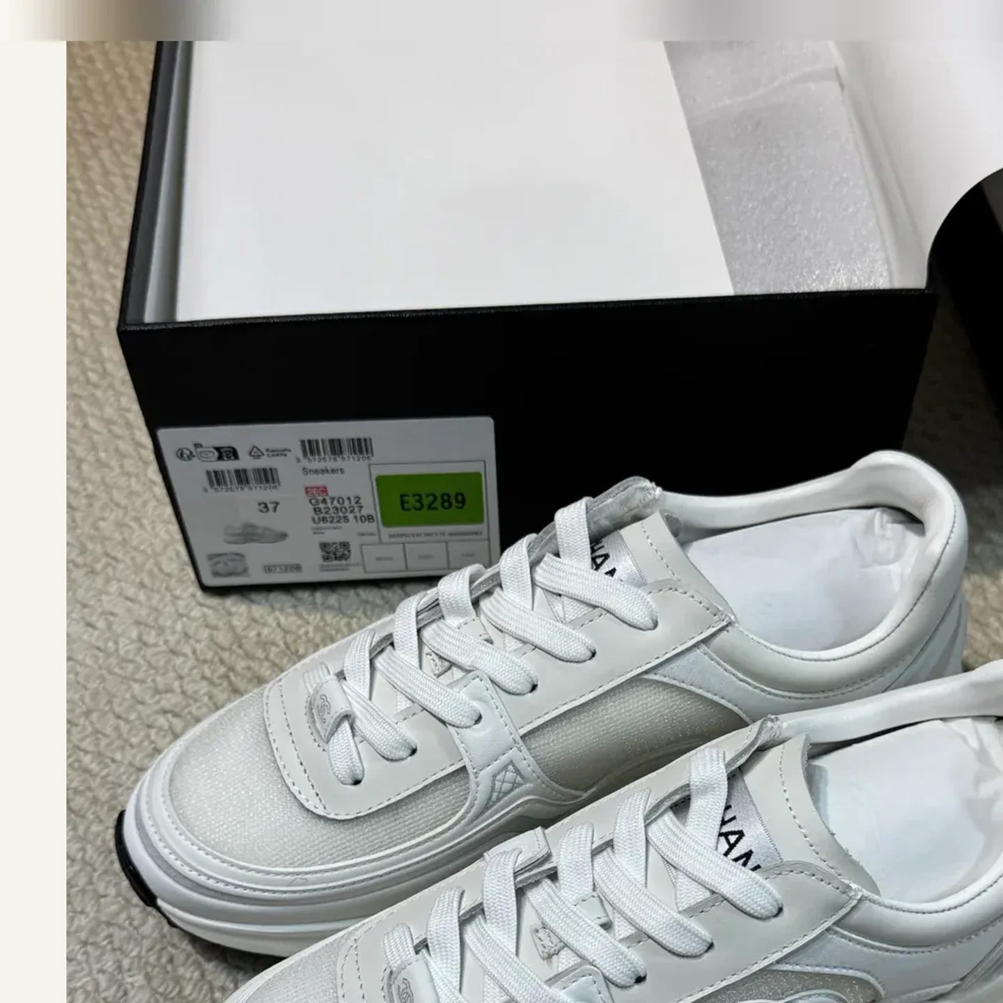 CHANEL CC Low-top Sneaker
