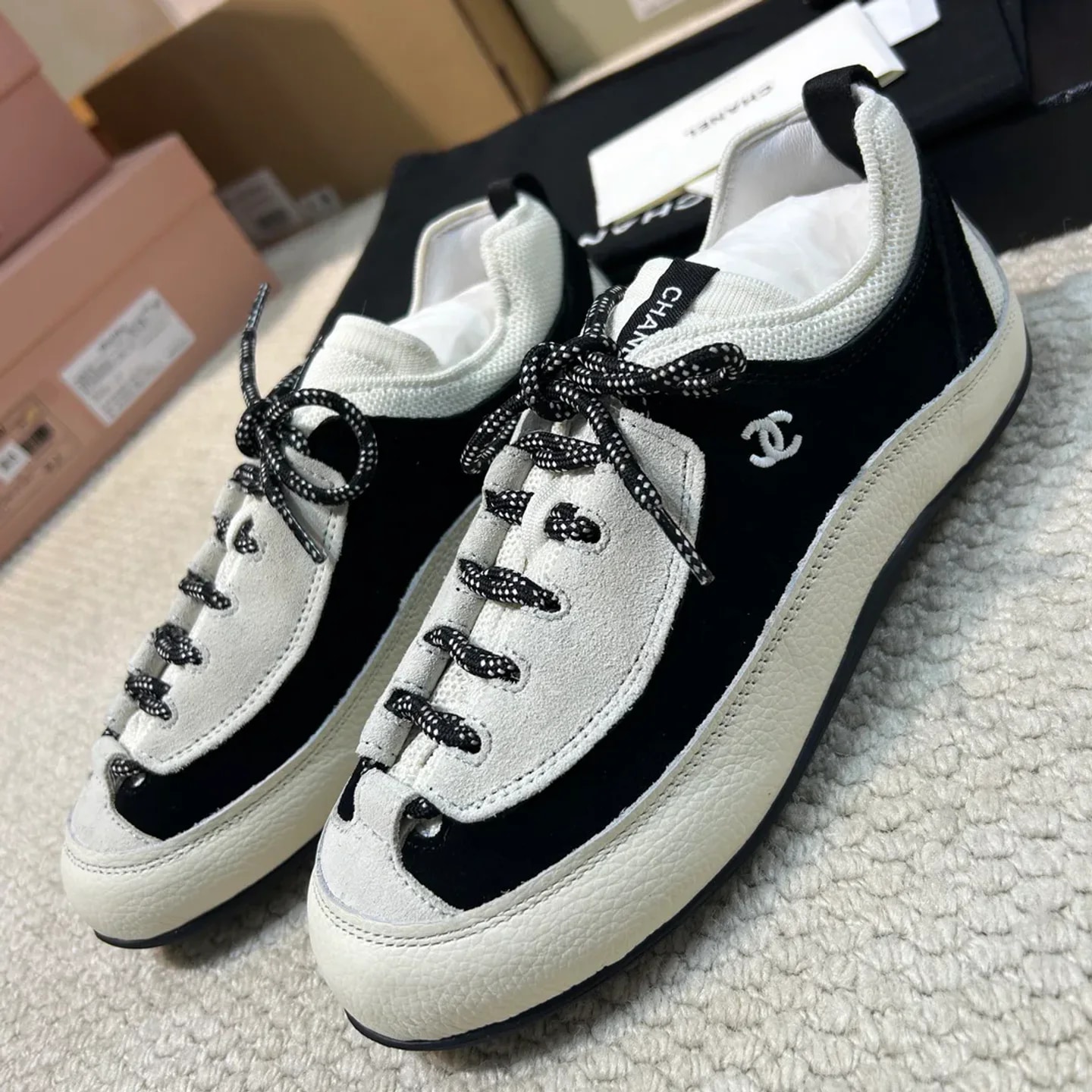 CHANEL CC Low-top Sneaker